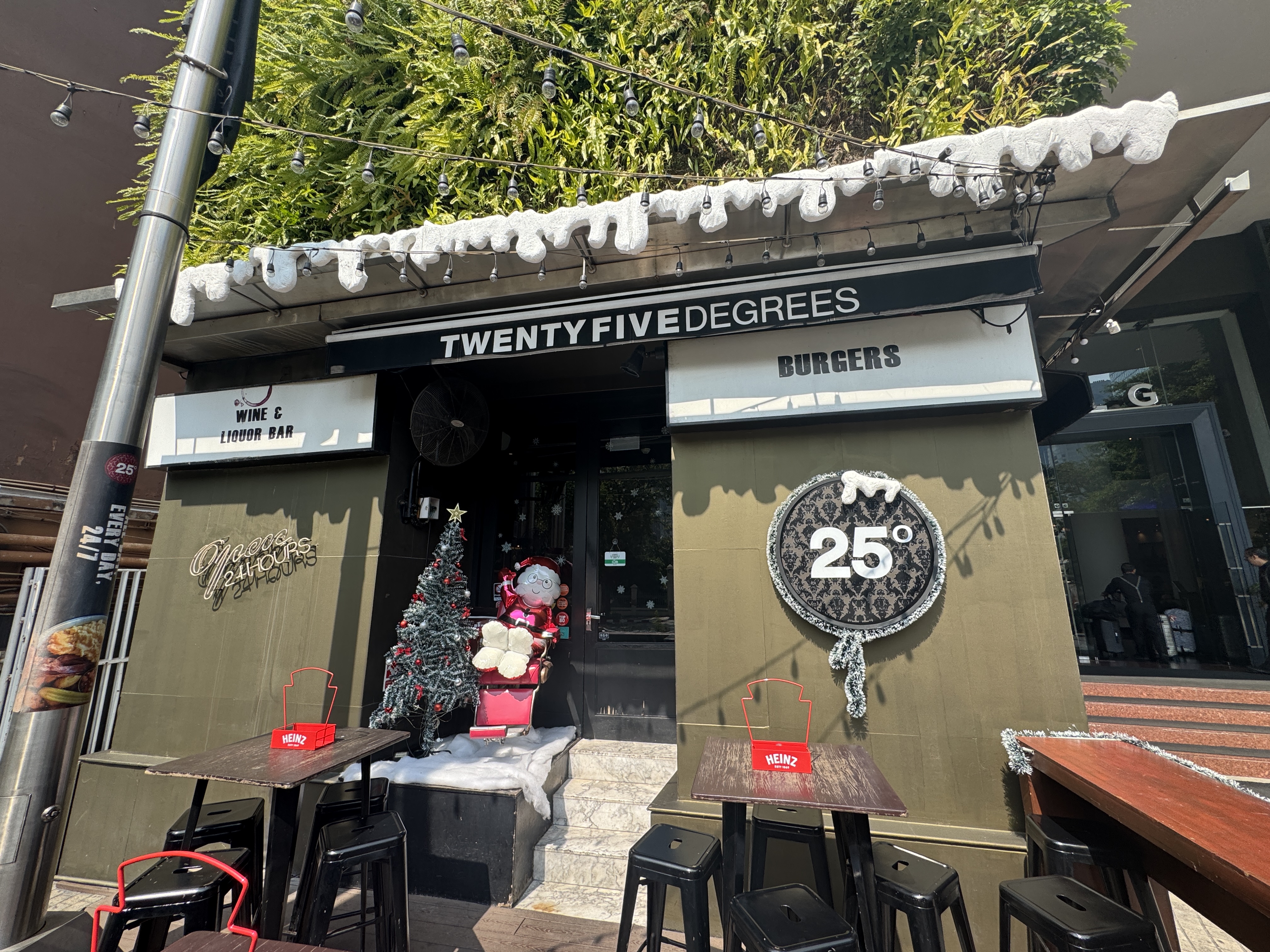 25 Degrees Burger Bar