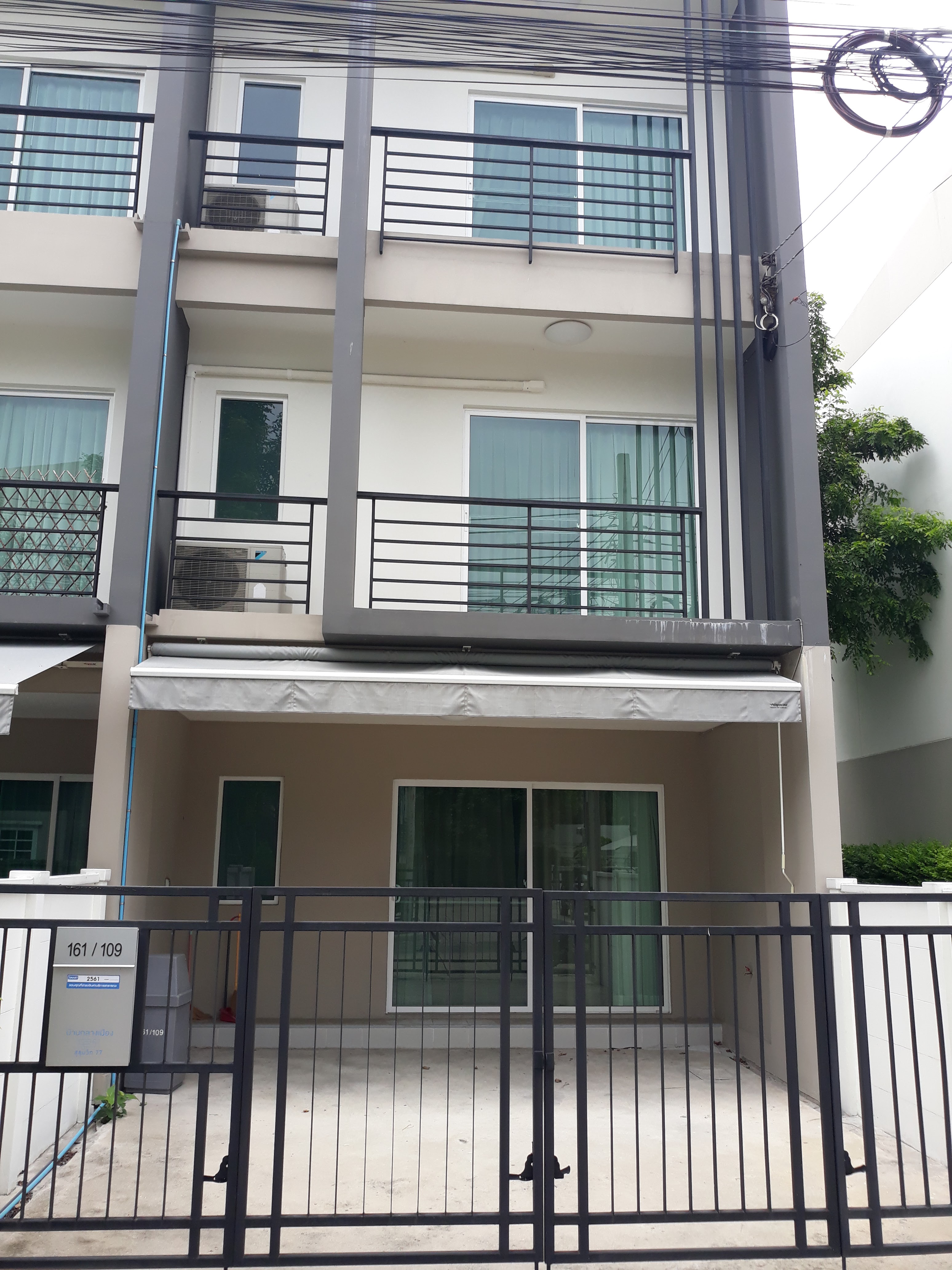 Baan Klang Muang Sukhumvit 77