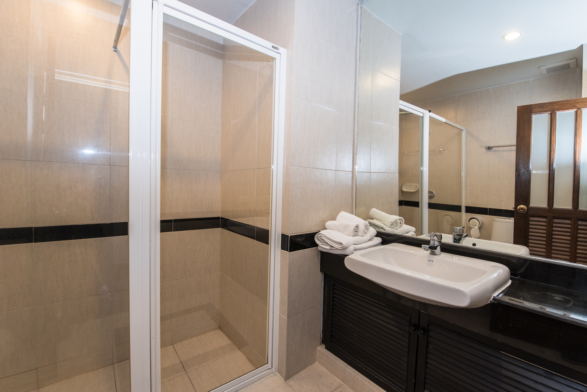 Baan Thirapa Apartment Home