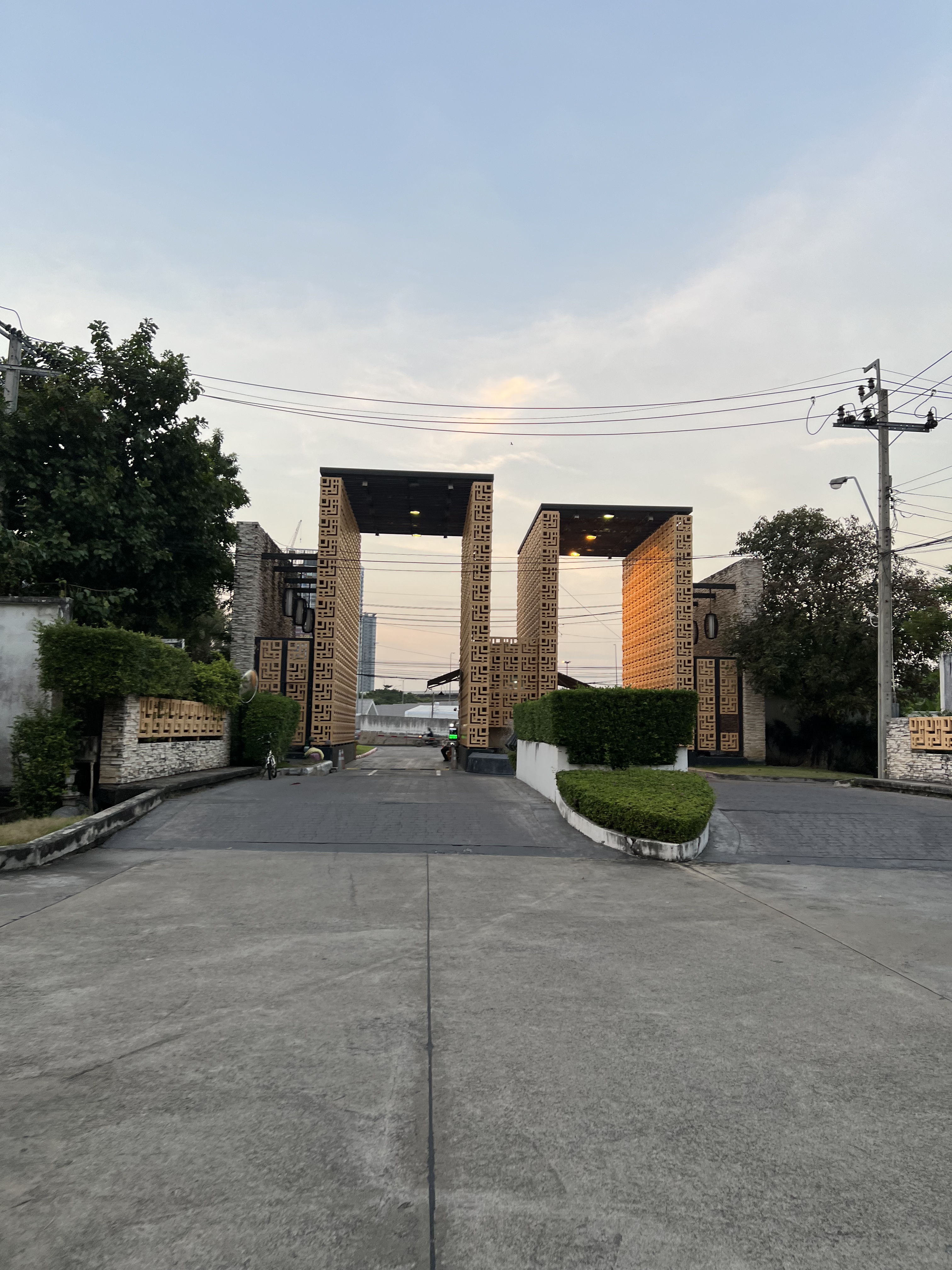Ban Klang Mueang S-Sense Sathorn-Taksin 2
