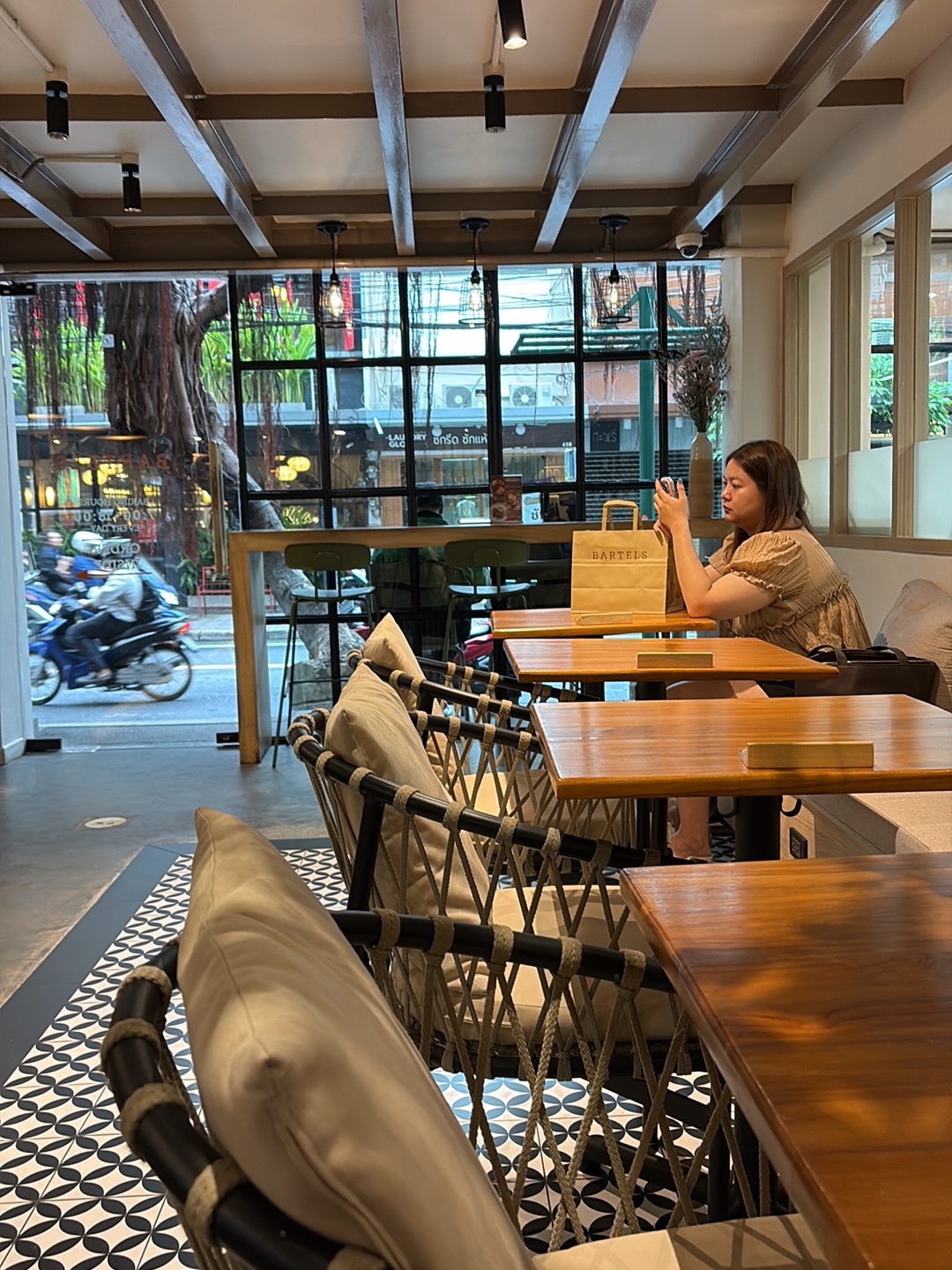 BARTELS Sathorn - Sourdough Sandwiches, Coffee & Juicery