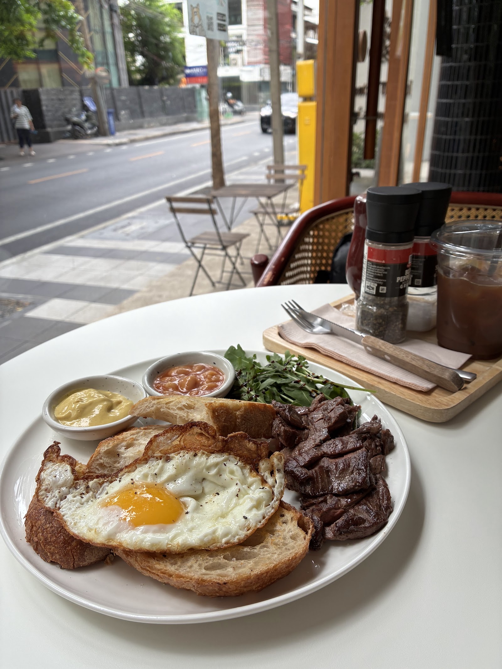 COZI Cafe and Bar