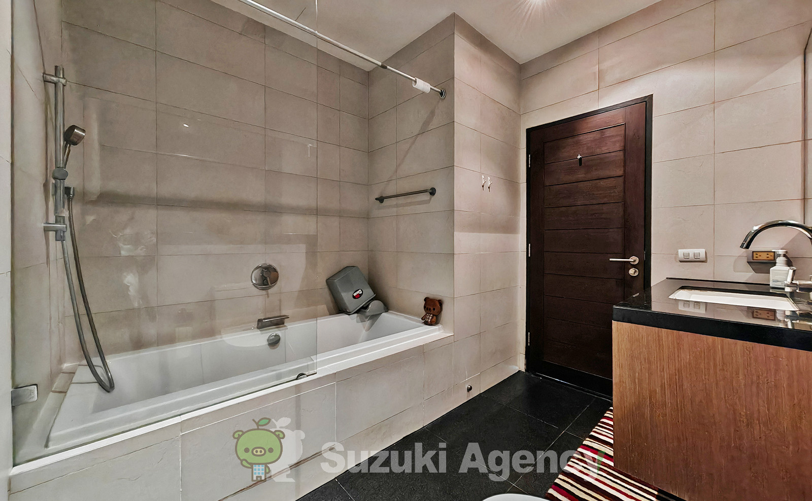 Eight Thonglor Residence