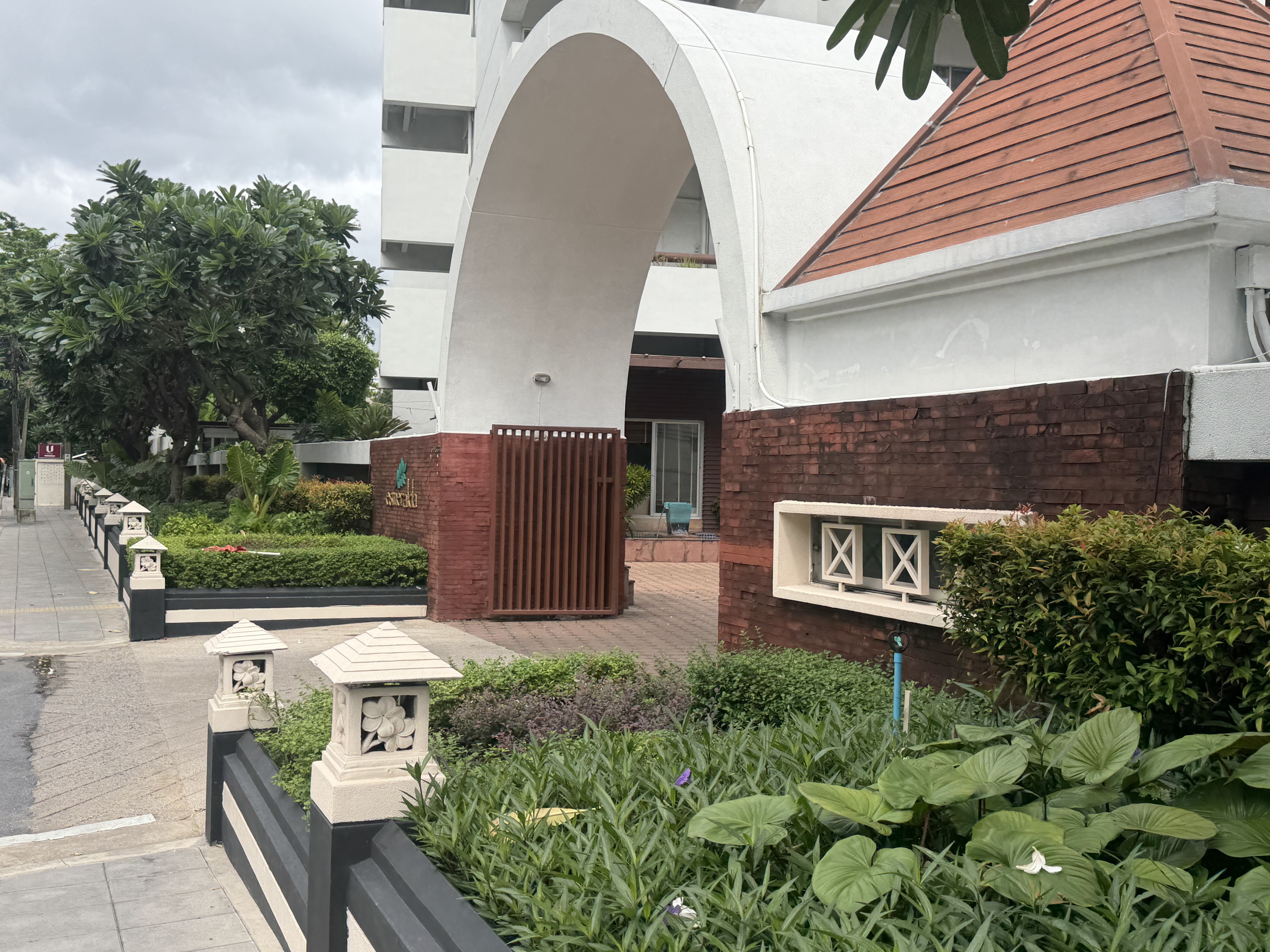 Esmeralda Apartment Sathon