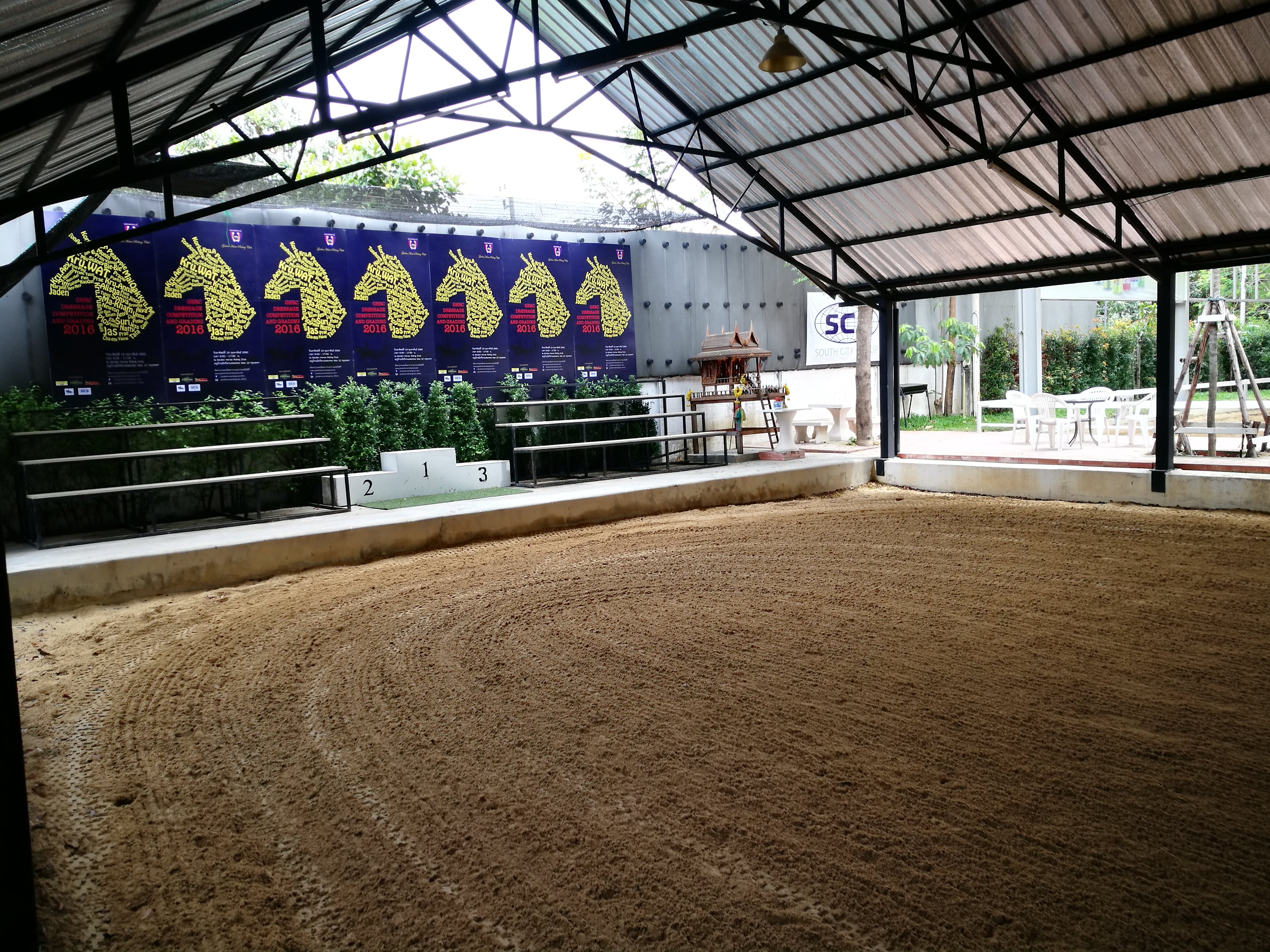 Golden Horse Riding Club