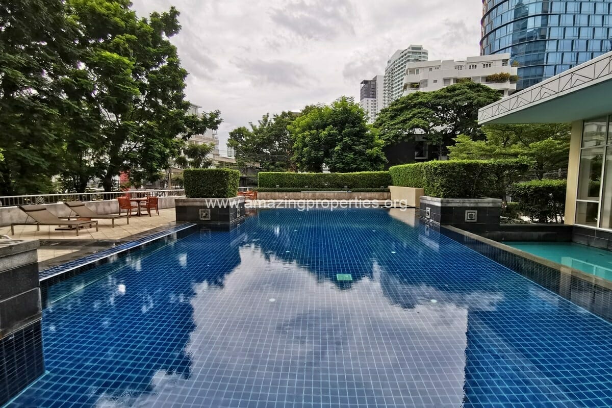 Hampton Thonglor 10 10