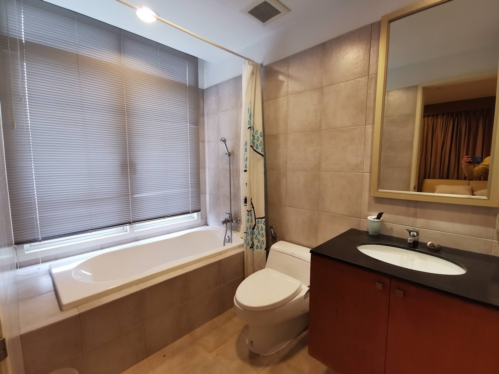Hampton Thonglor 10 10