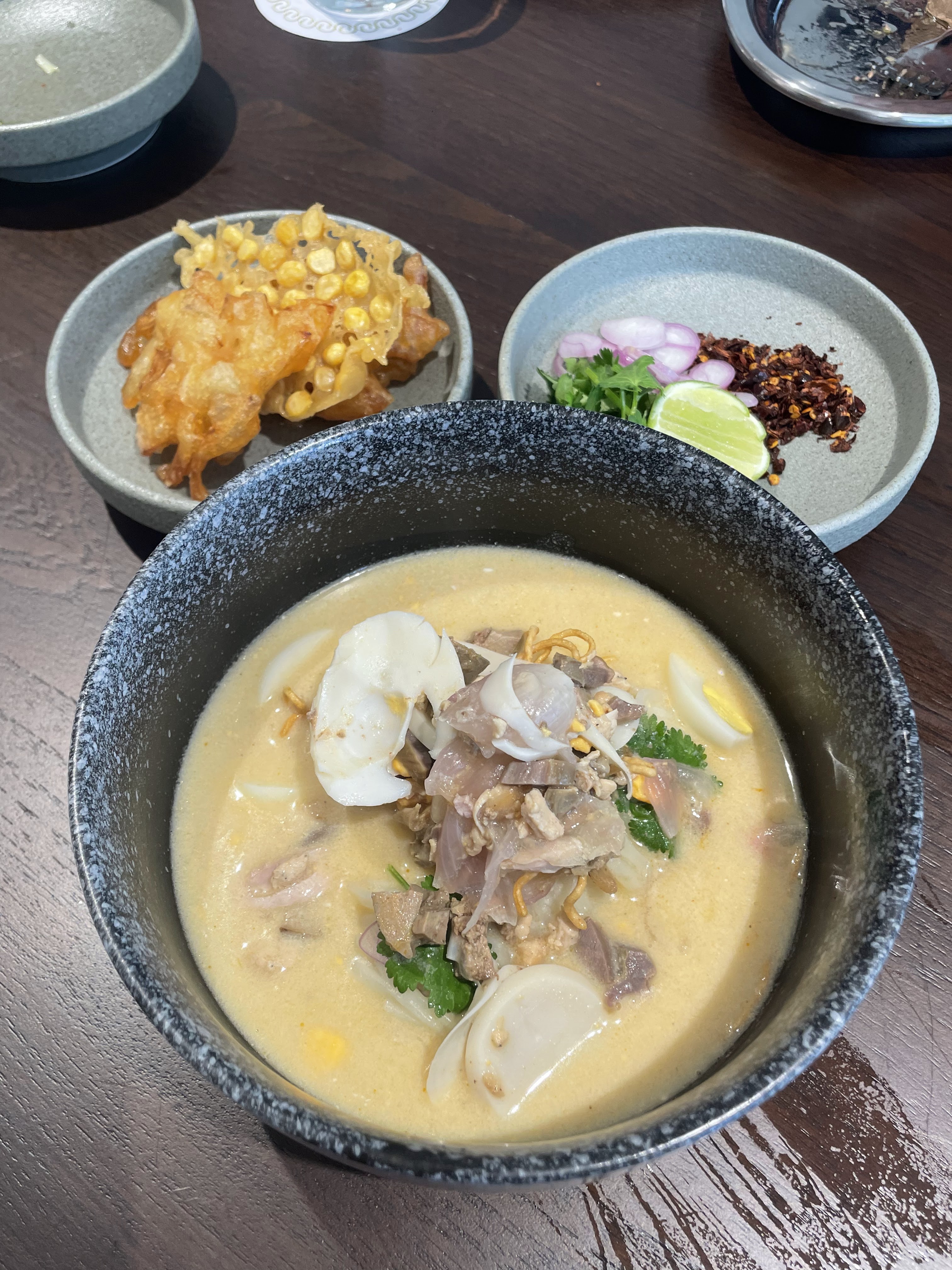 HNINN - CONTEMPORARY BRUNCH & DINING