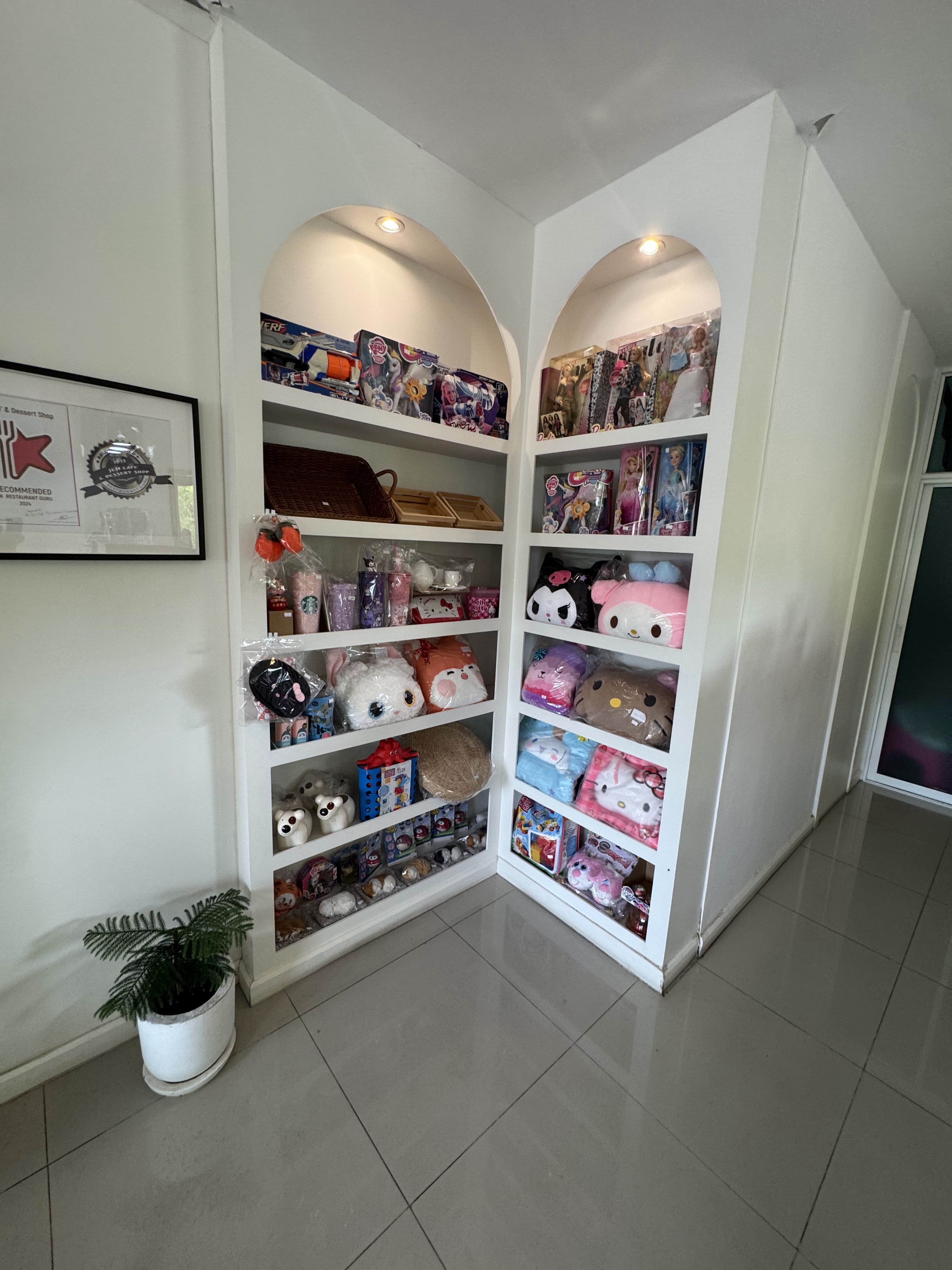 Jeji Cafe & Dessert Shop