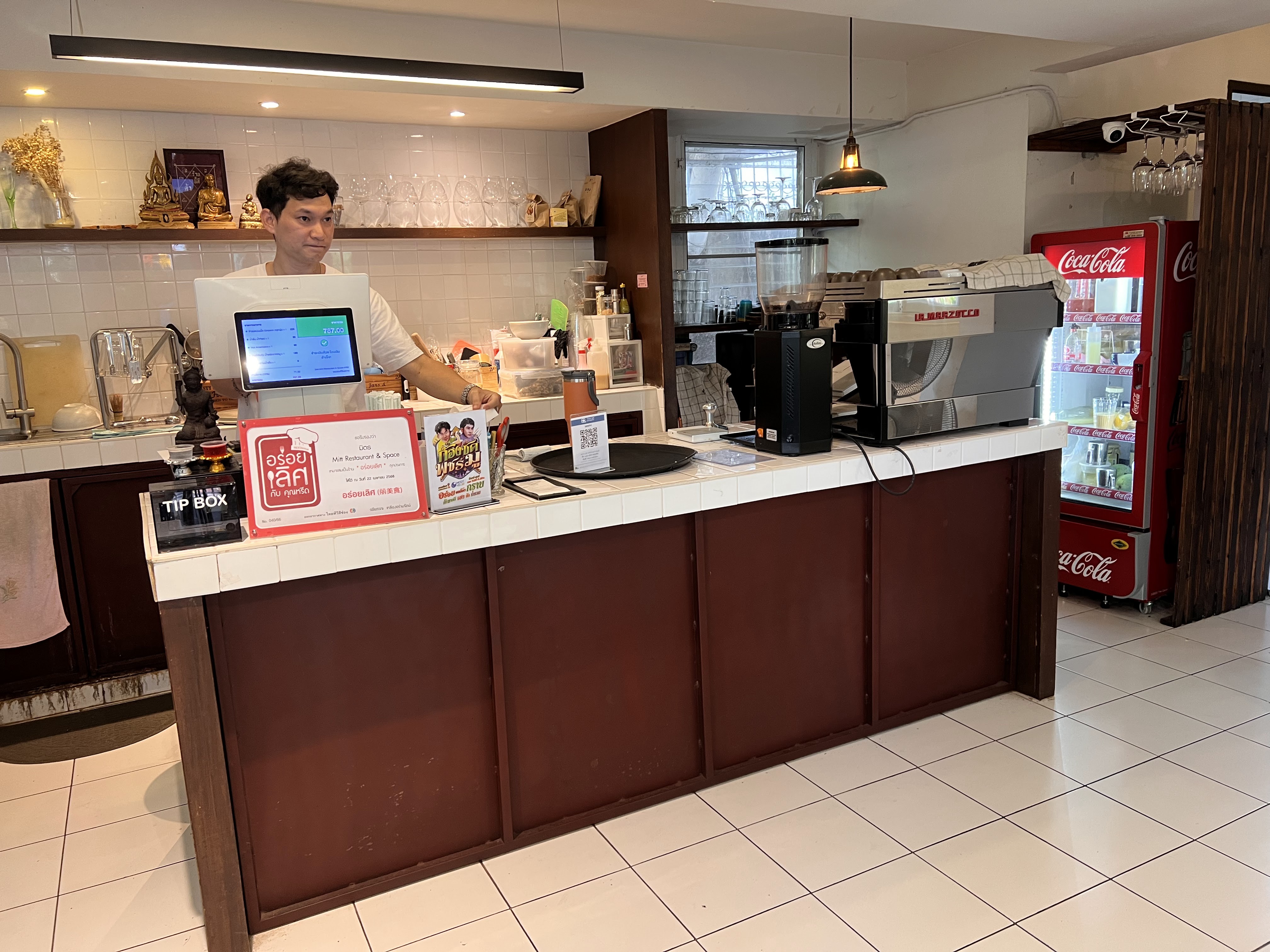 Mitt Restaurant & Space (Ari Branch)