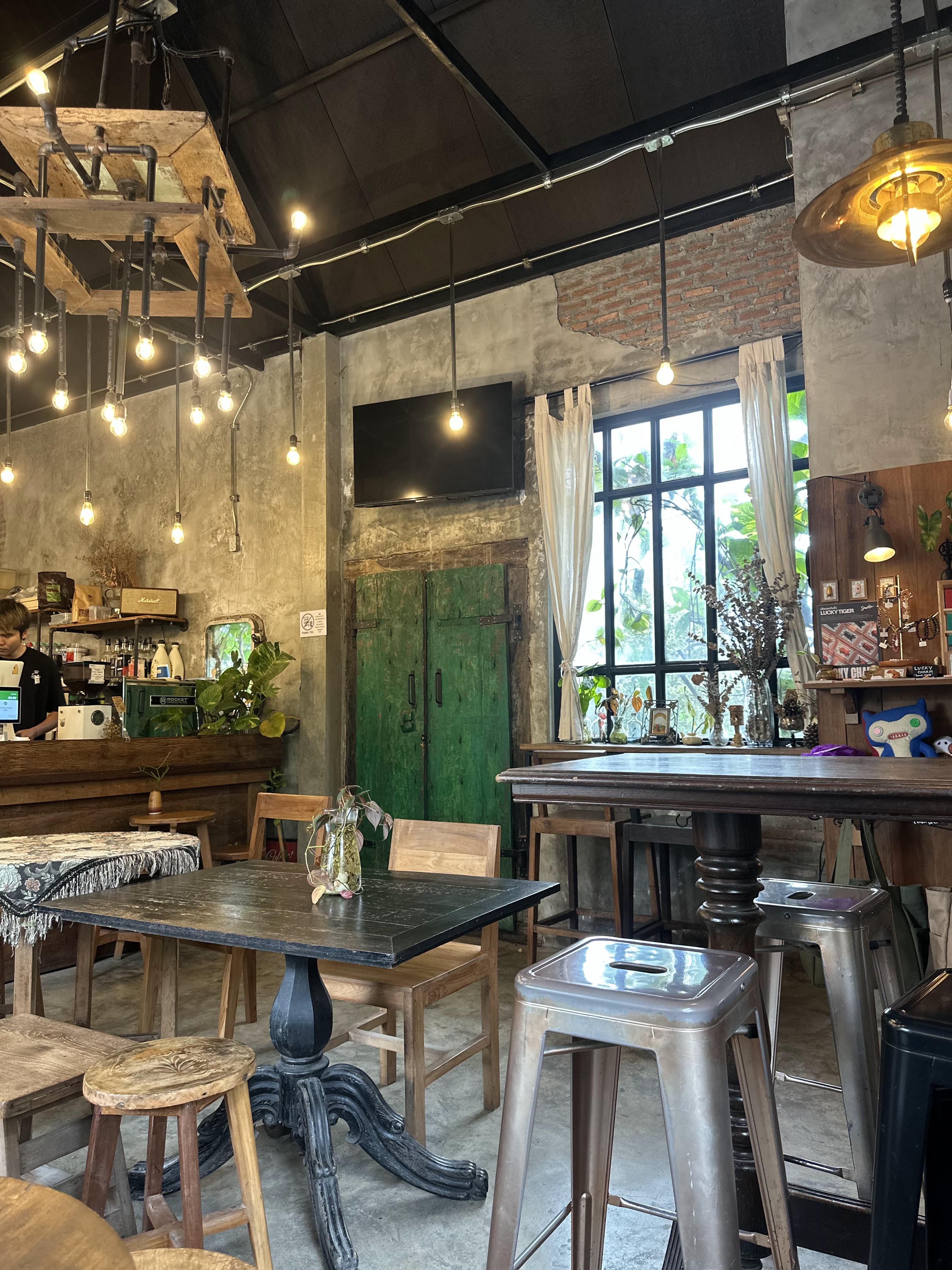 Rawvaela Cafe