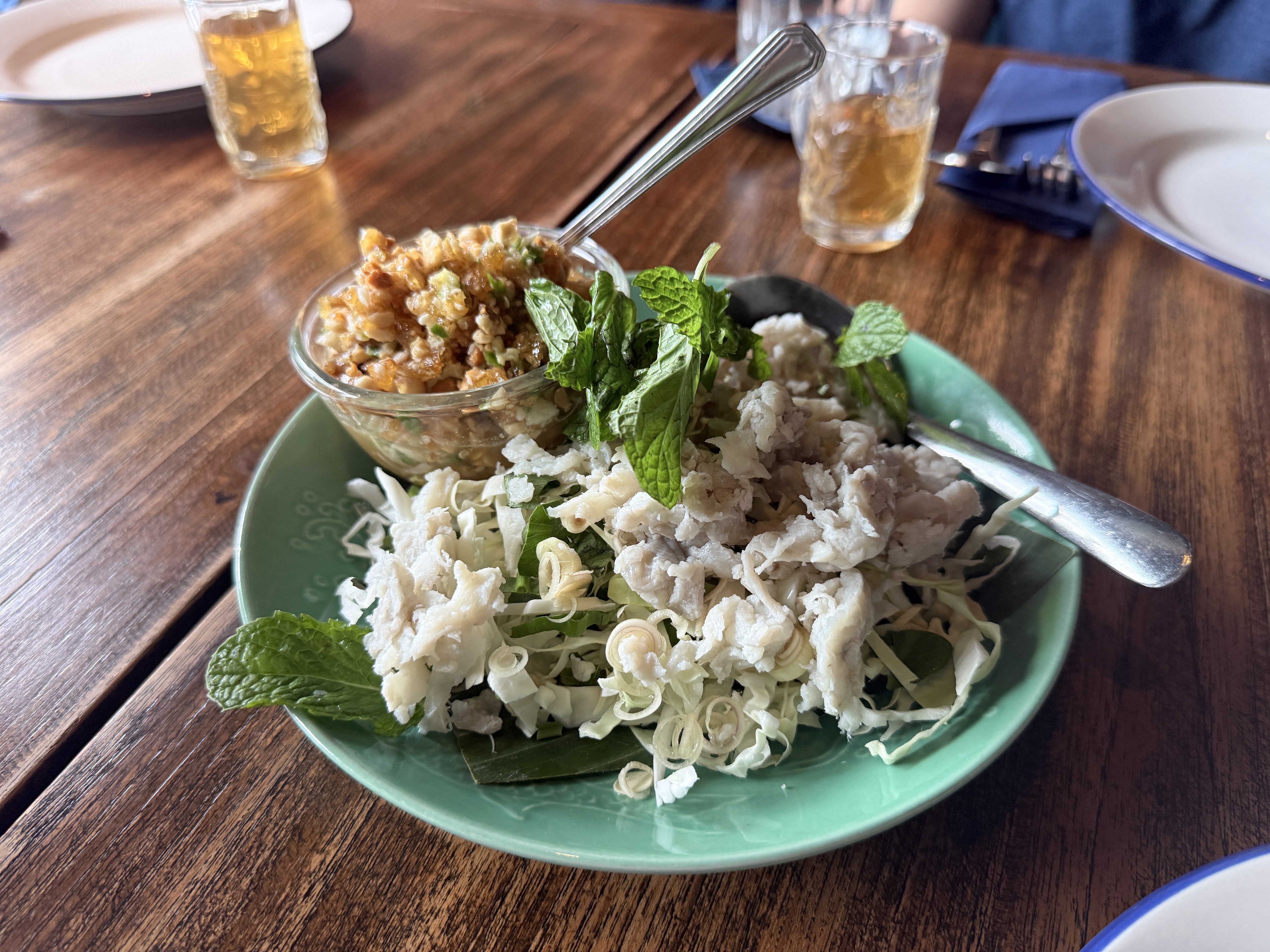 Sri Trat Restaurant and Bar