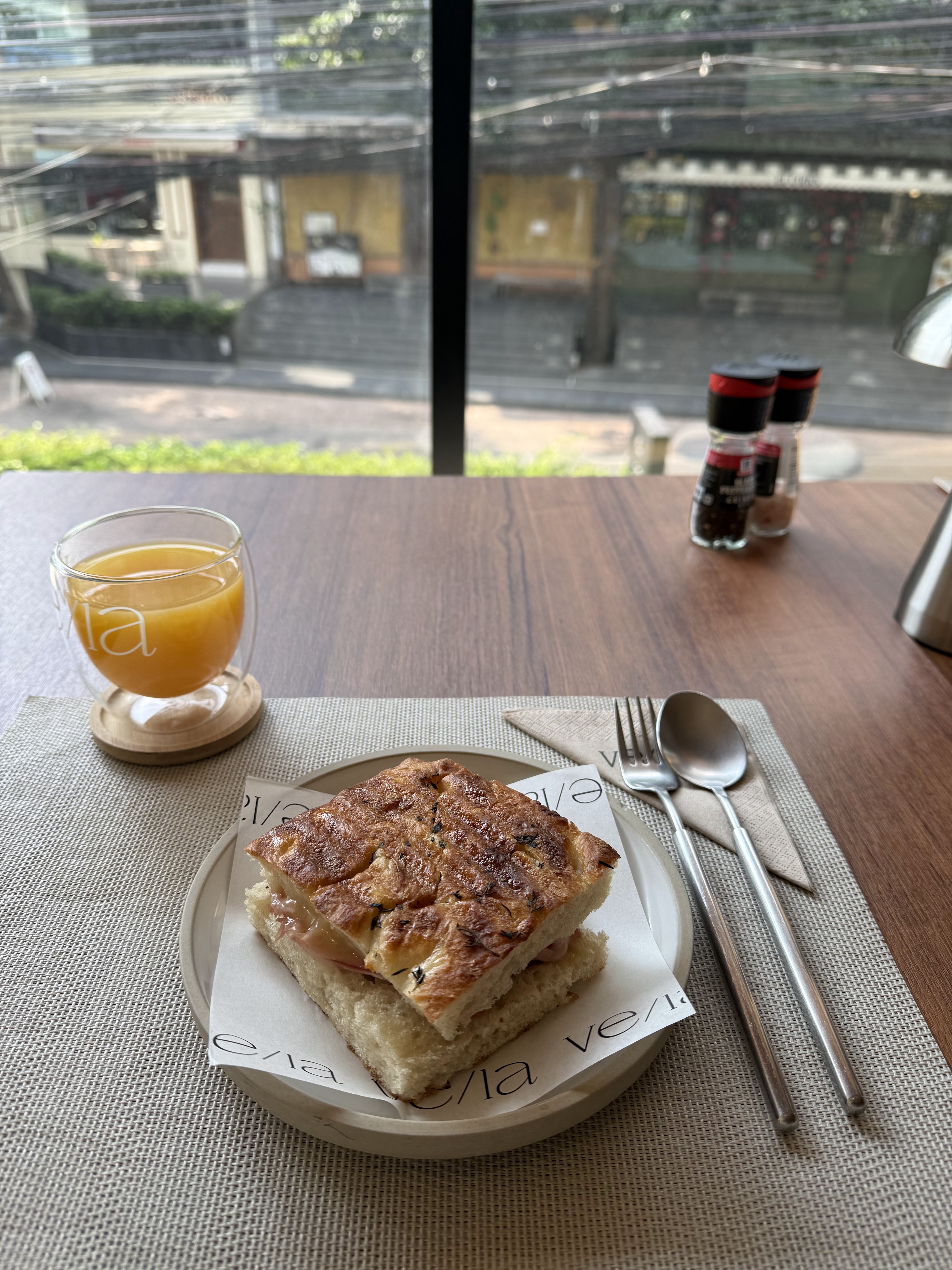 VE/LA Brunch Club Sukhumvit 49