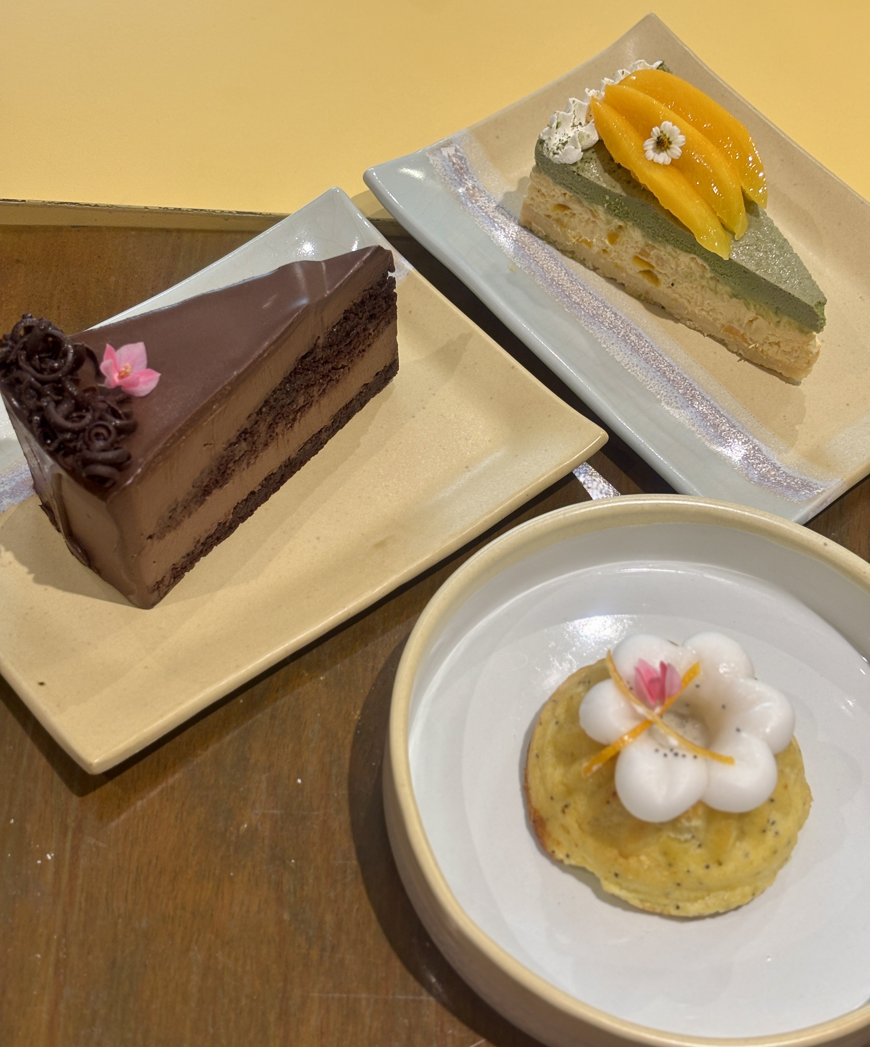 Yellow Spoon Ekkamai