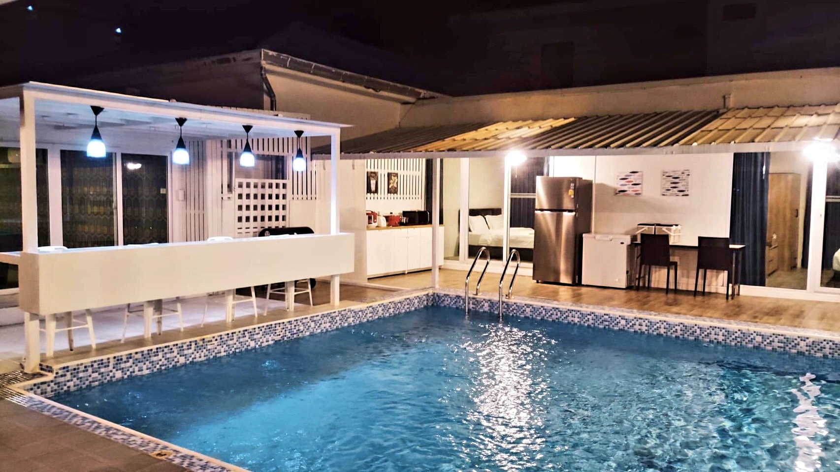 Atside Pool Villa (9 Rooms)
