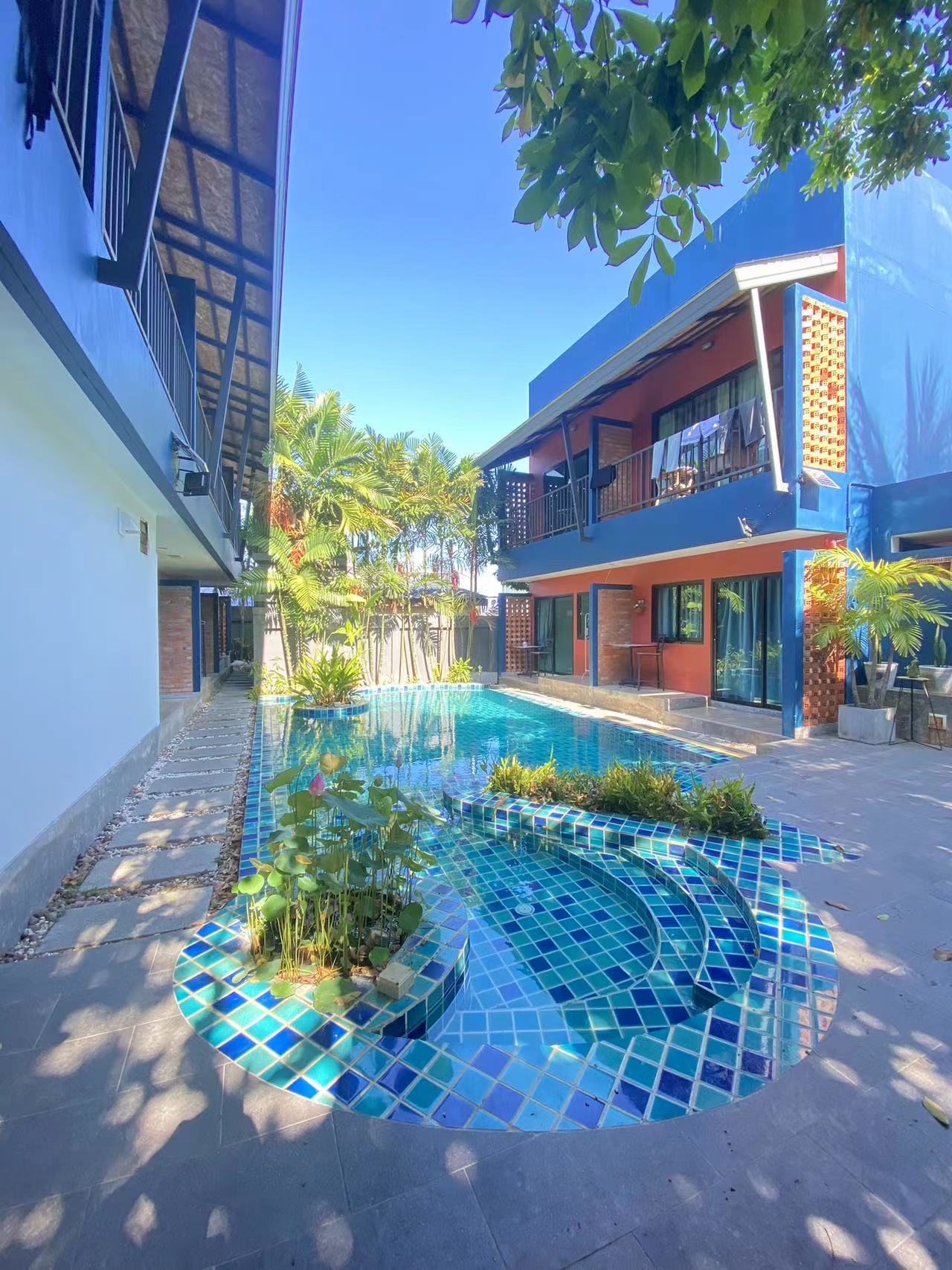 KRAAM Silhouette Hotel & Cafe Phuket