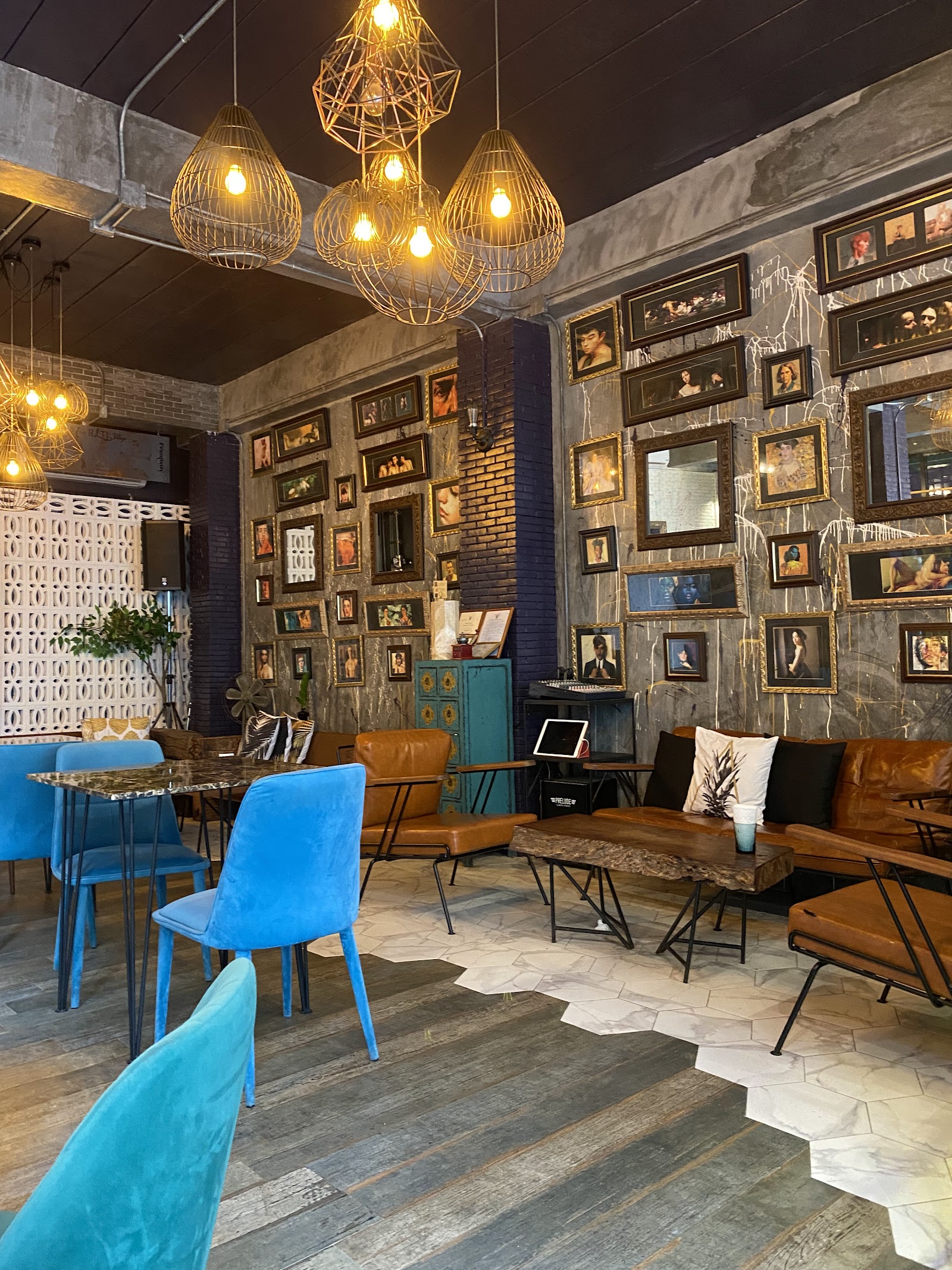 The Road Less Travelled Cafe Bistro