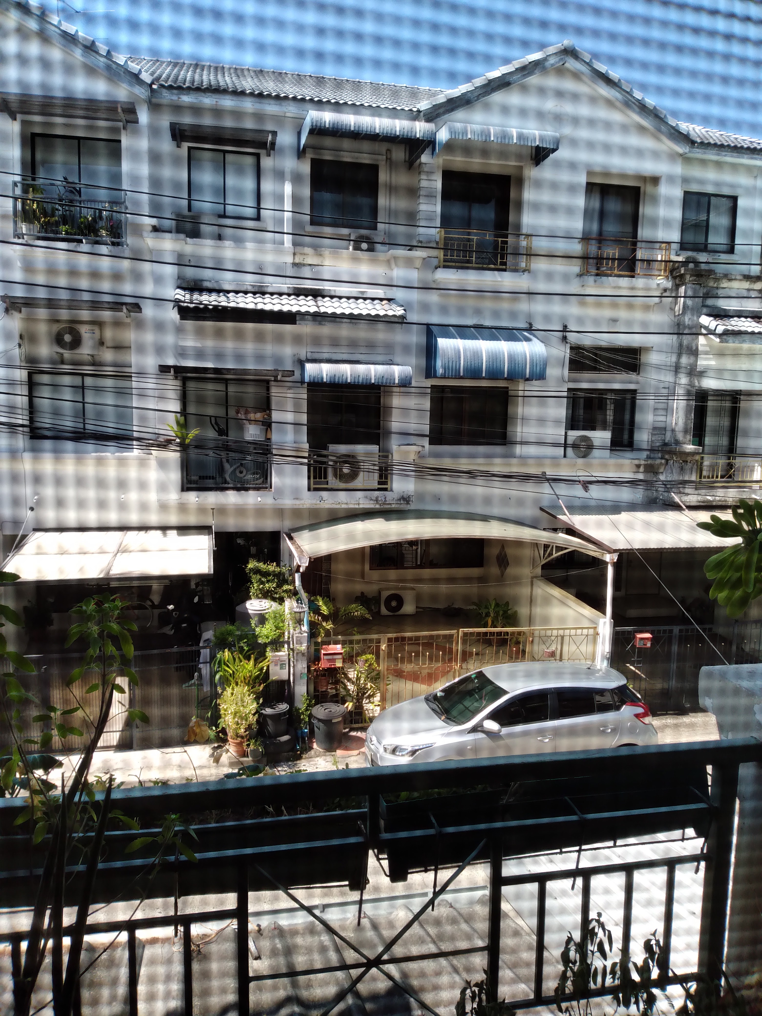 Ban Klang Muang Ratchada-Meng Chai 1