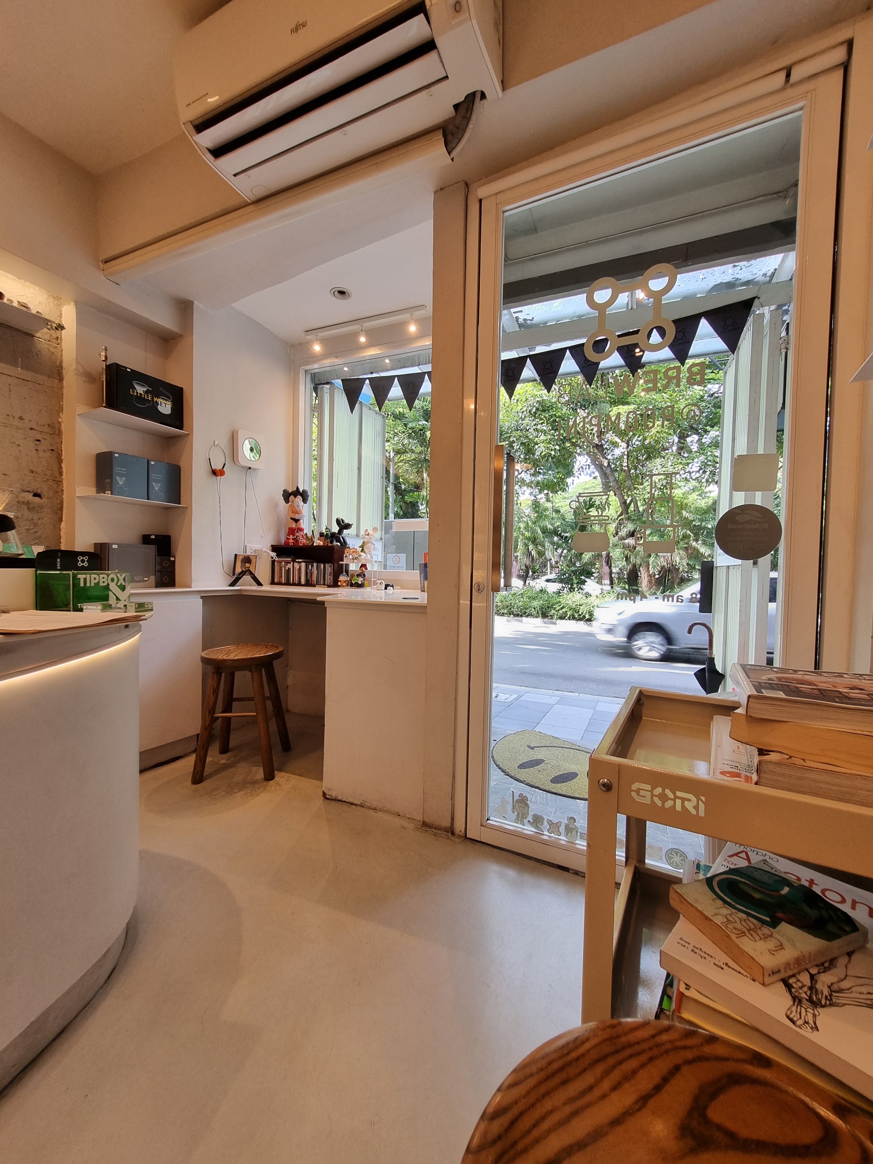 BrewLab Cafe Roompini