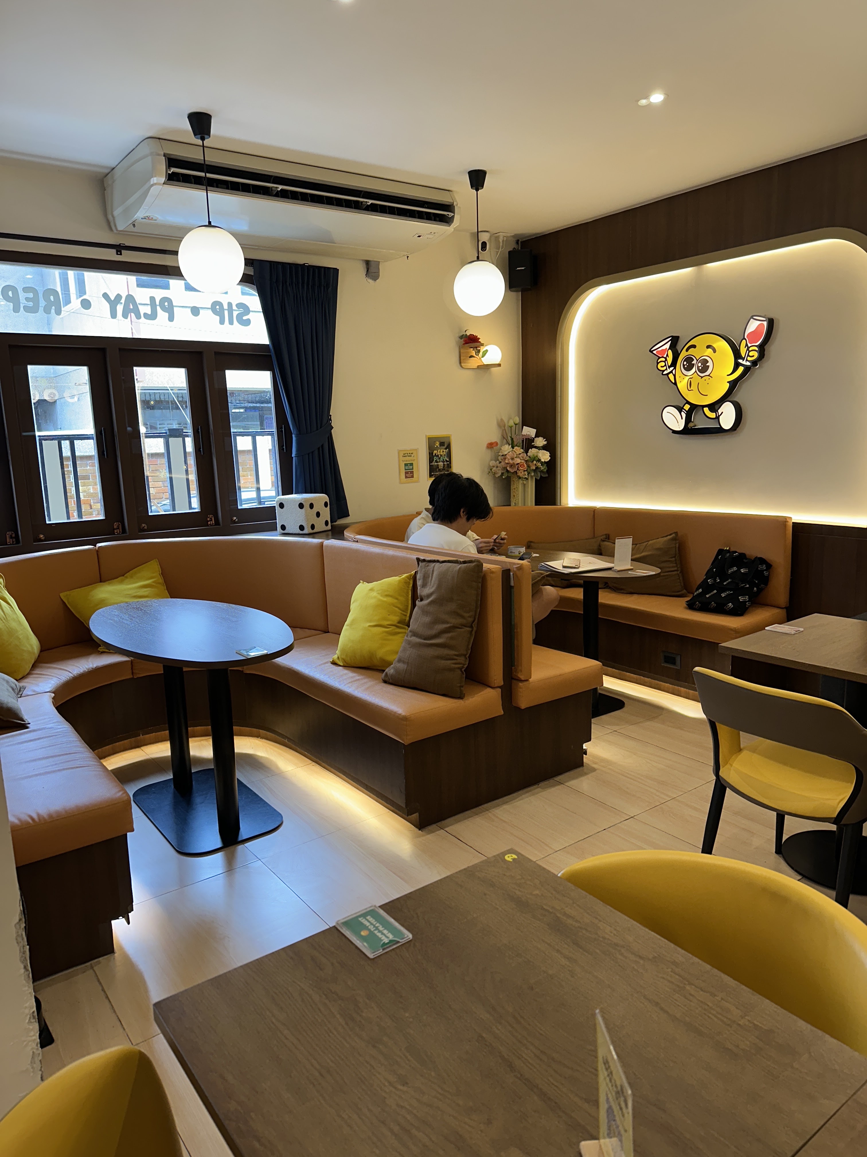 COUCOU Social Game Bar & Café