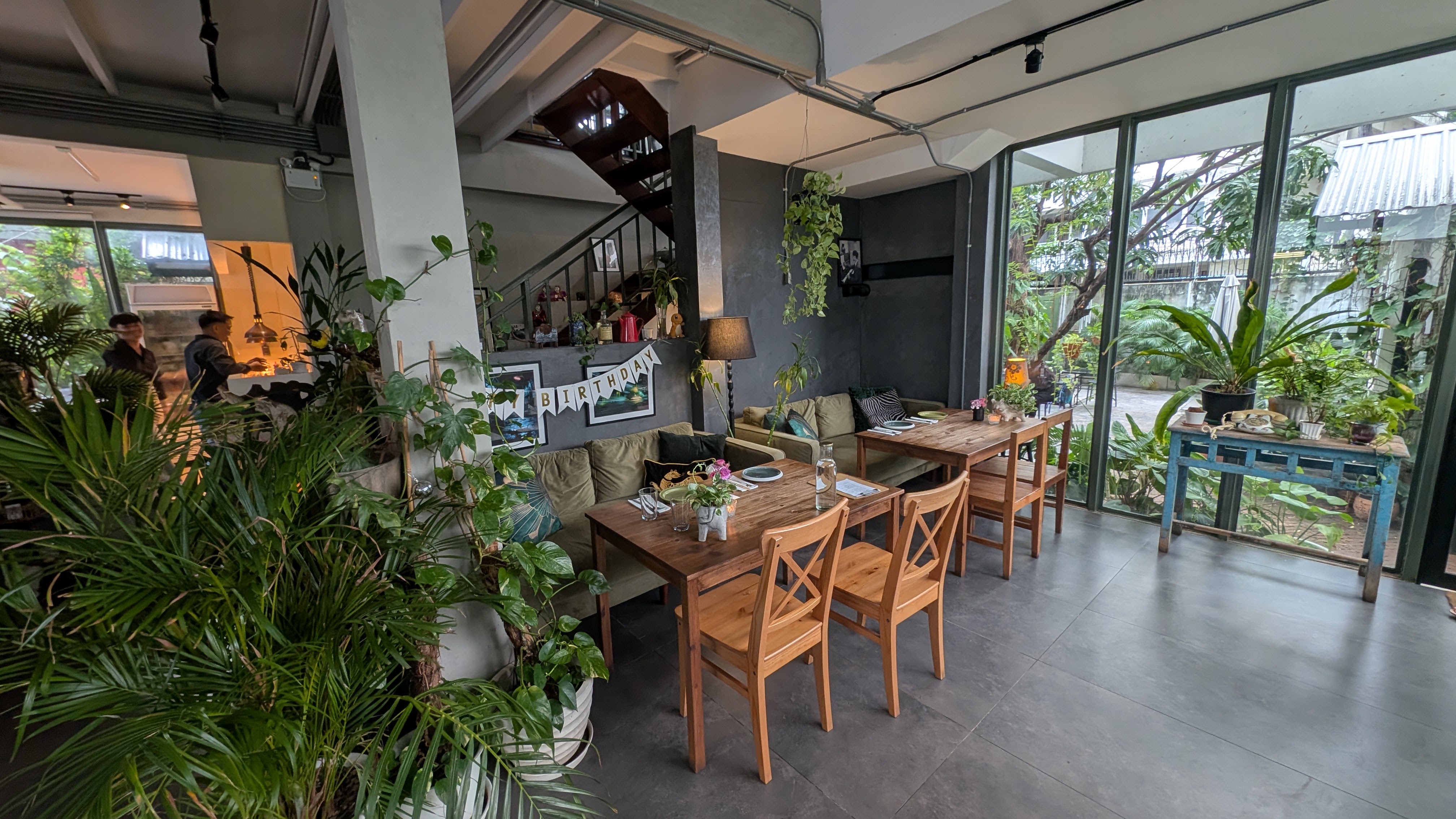 Earth House | Restaurant | Wine Bar