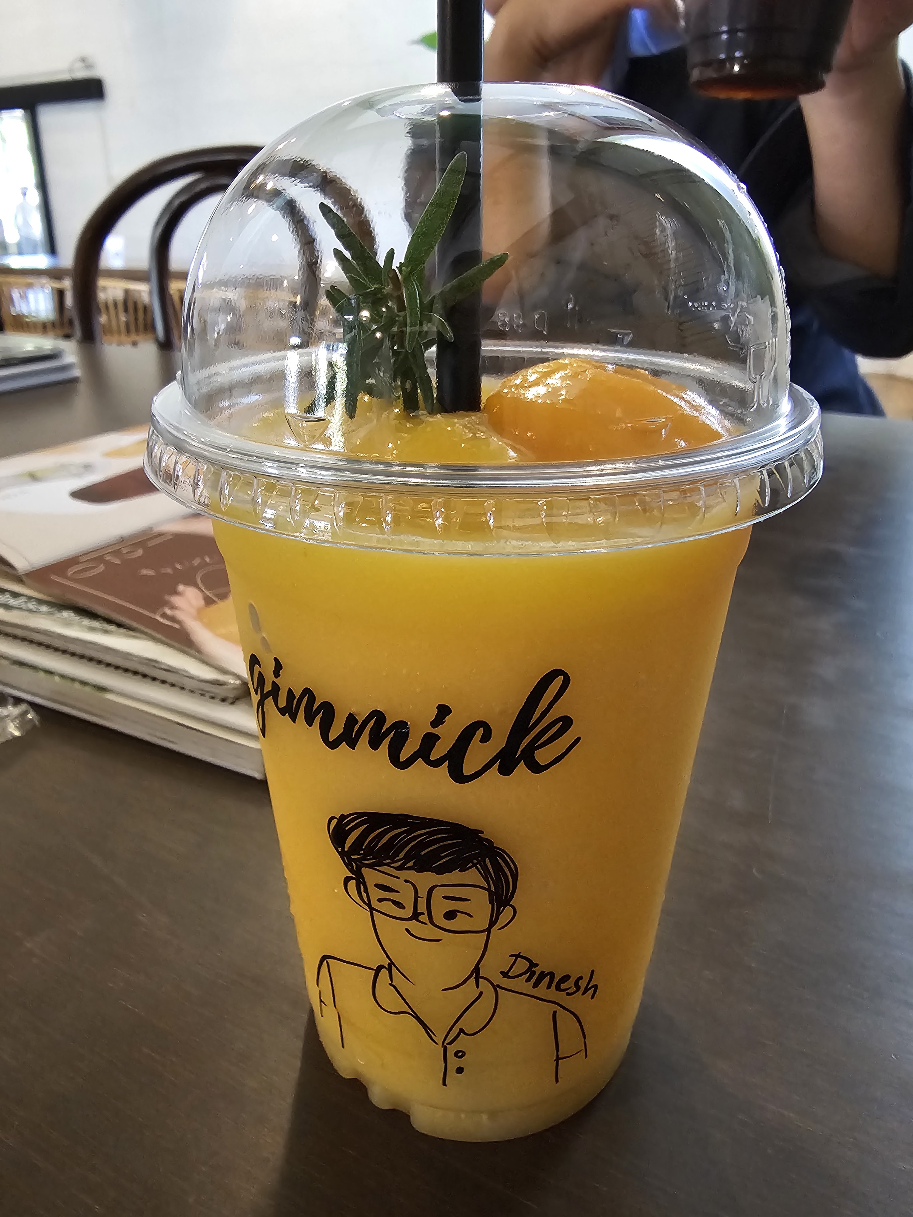 Gimmick Cafe & Restaurant