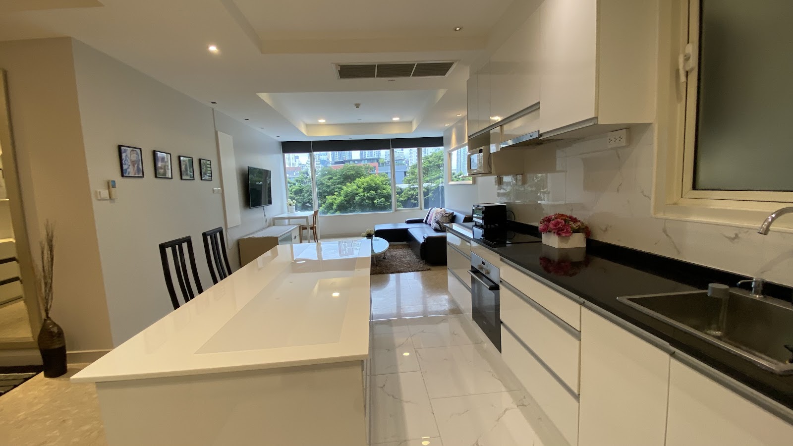 Hampton Thonglor 10 10