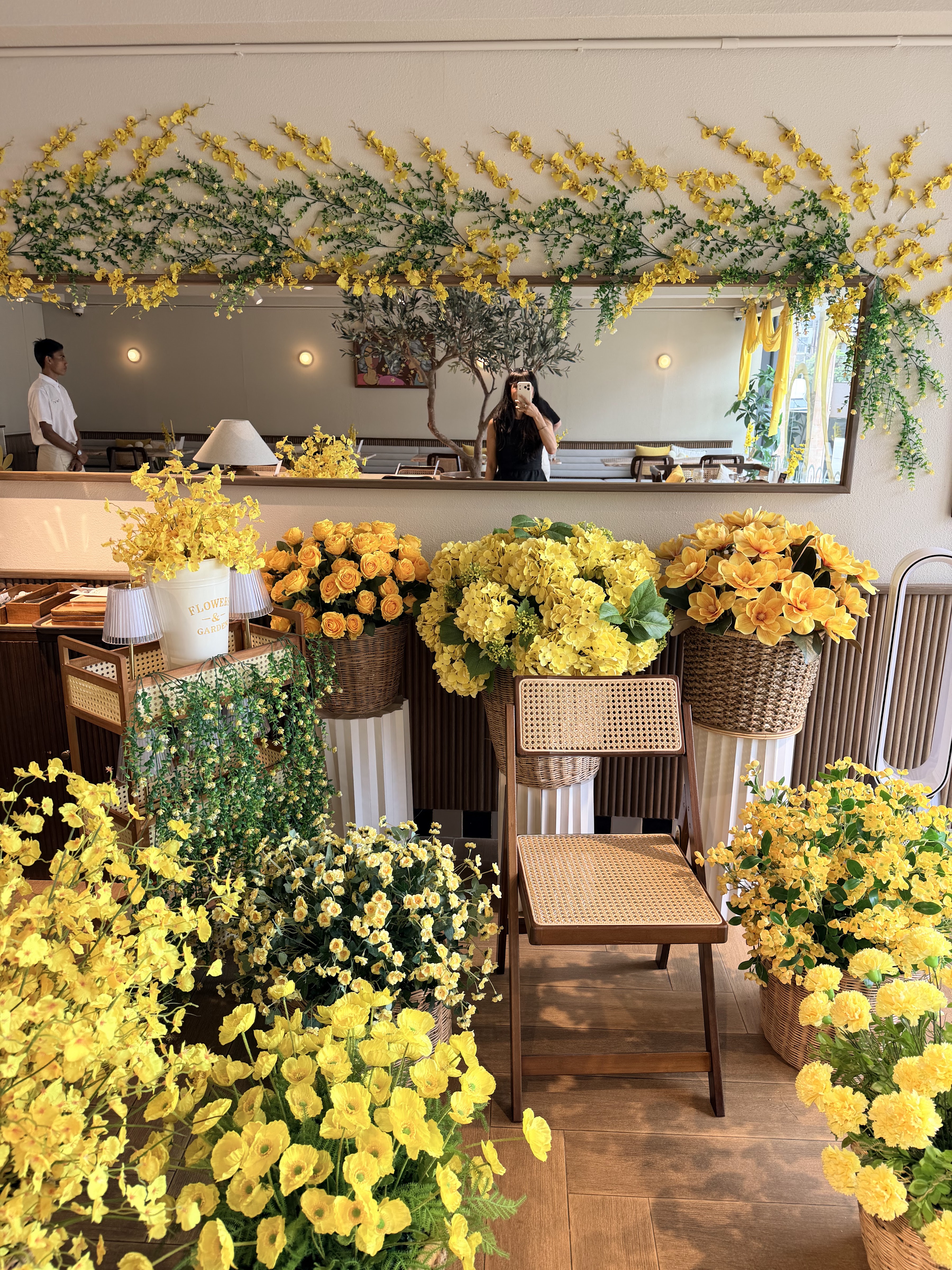 HNINN - CONTEMPORARY BRUNCH & DINING