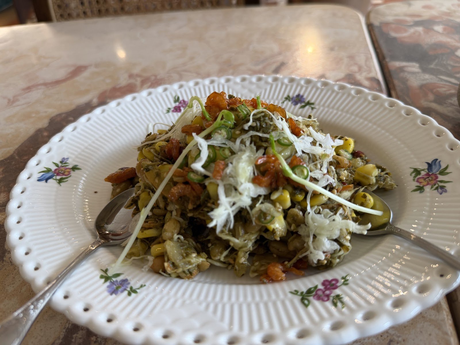 HNINN - CONTEMPORARY BRUNCH & DINING