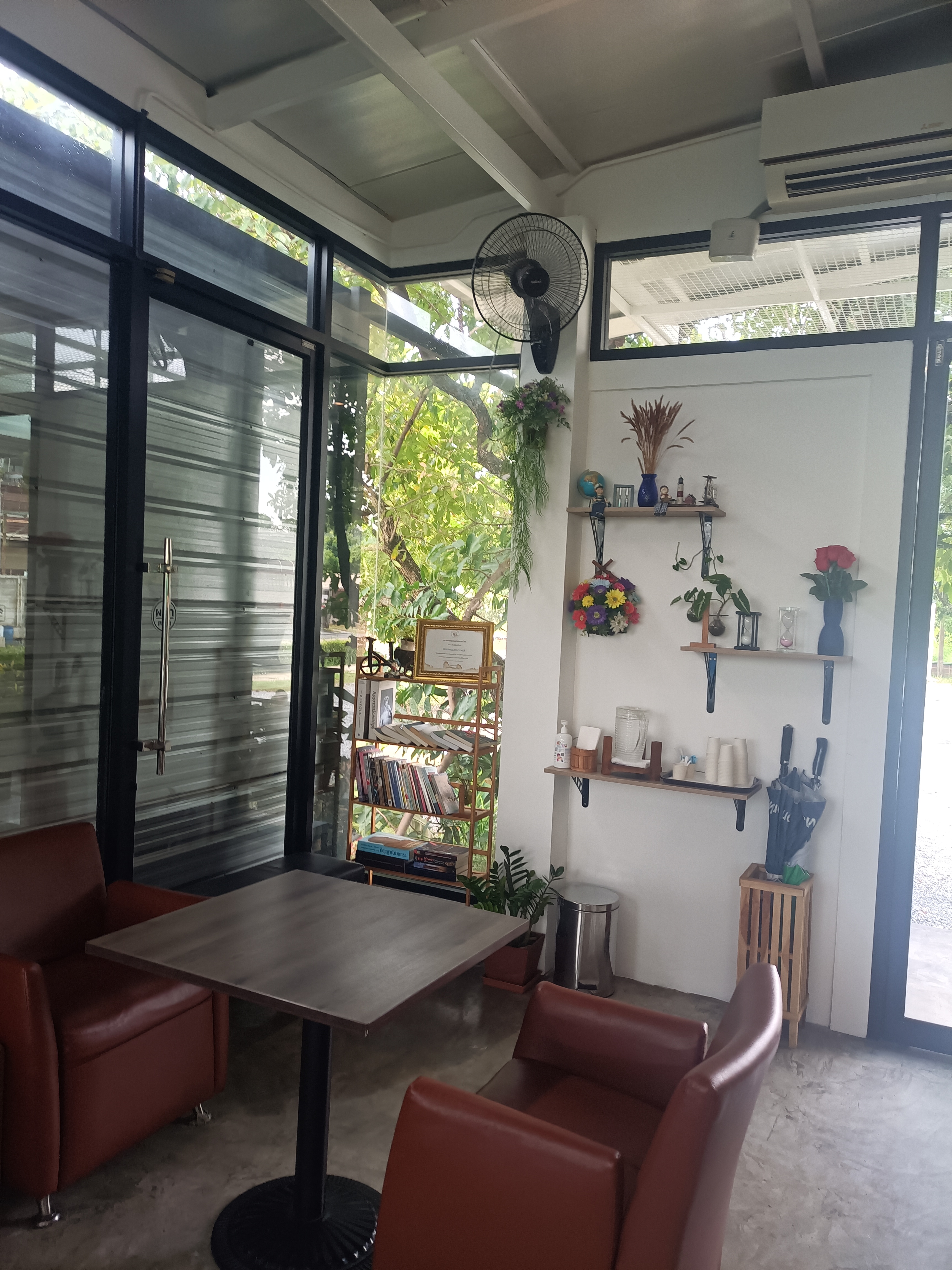 Hourglass cafe