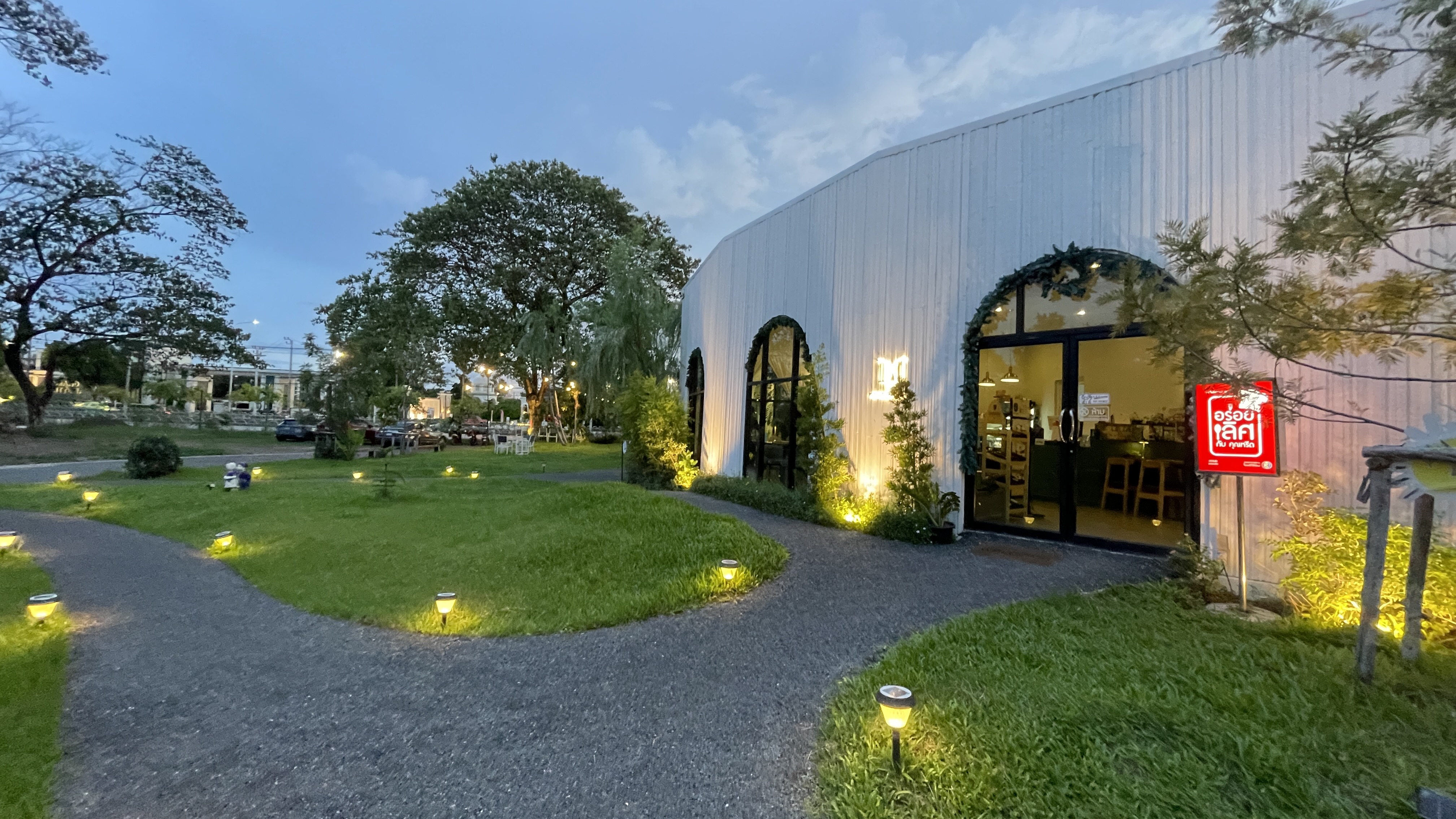 Mana Garden - Cafe' & Restaurant