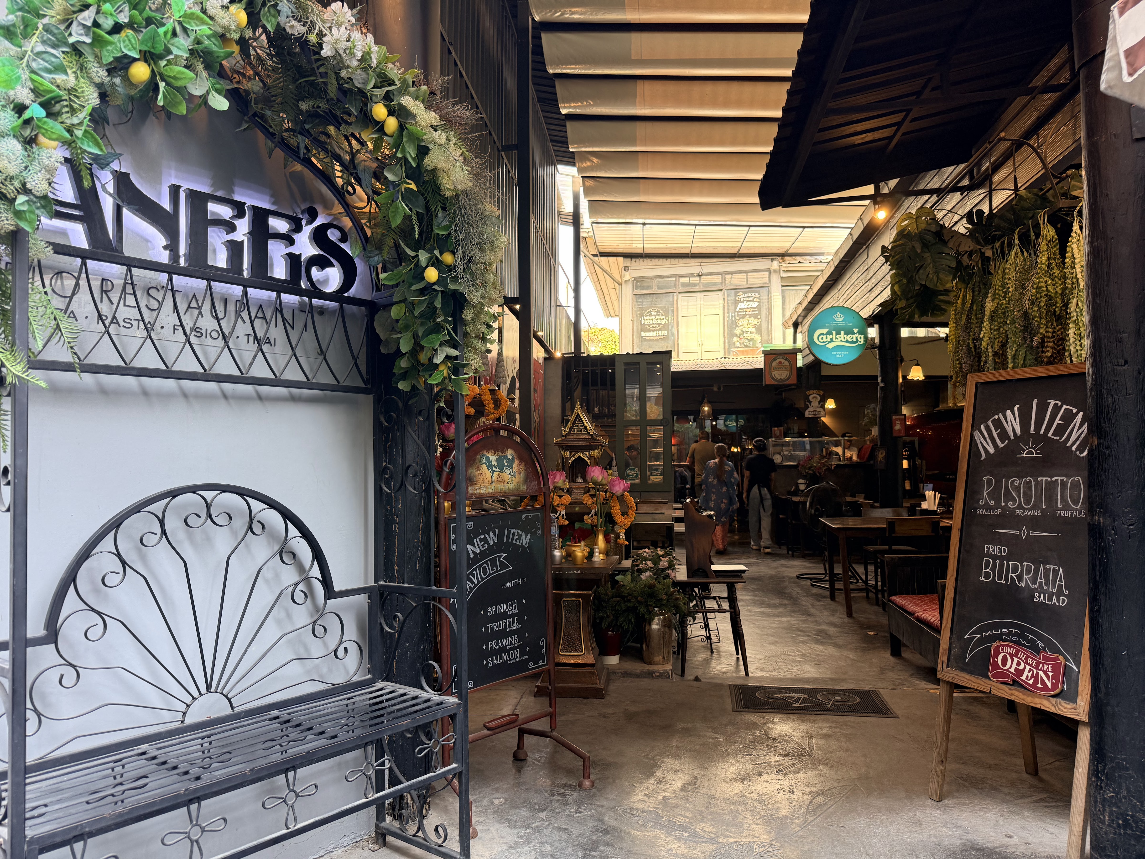 Ranee's Velo Restaurant
