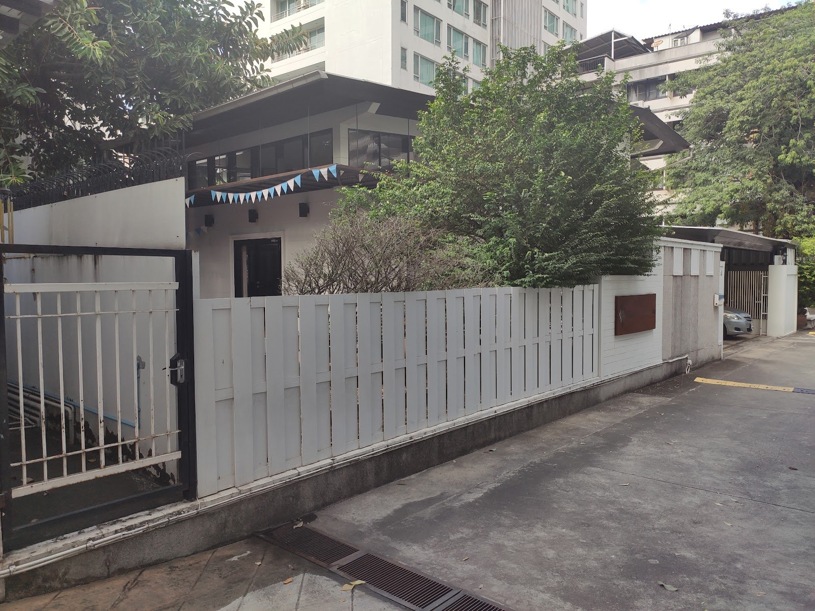 White Mansion