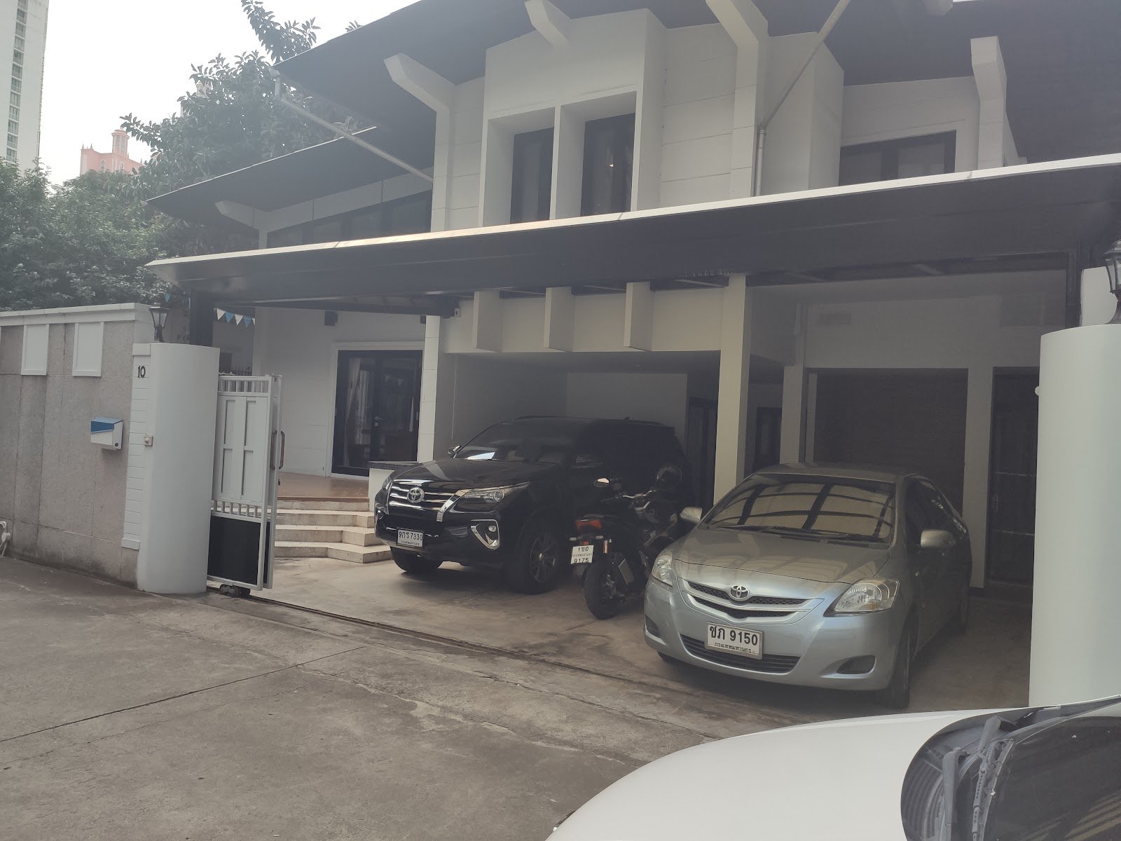 White Mansion