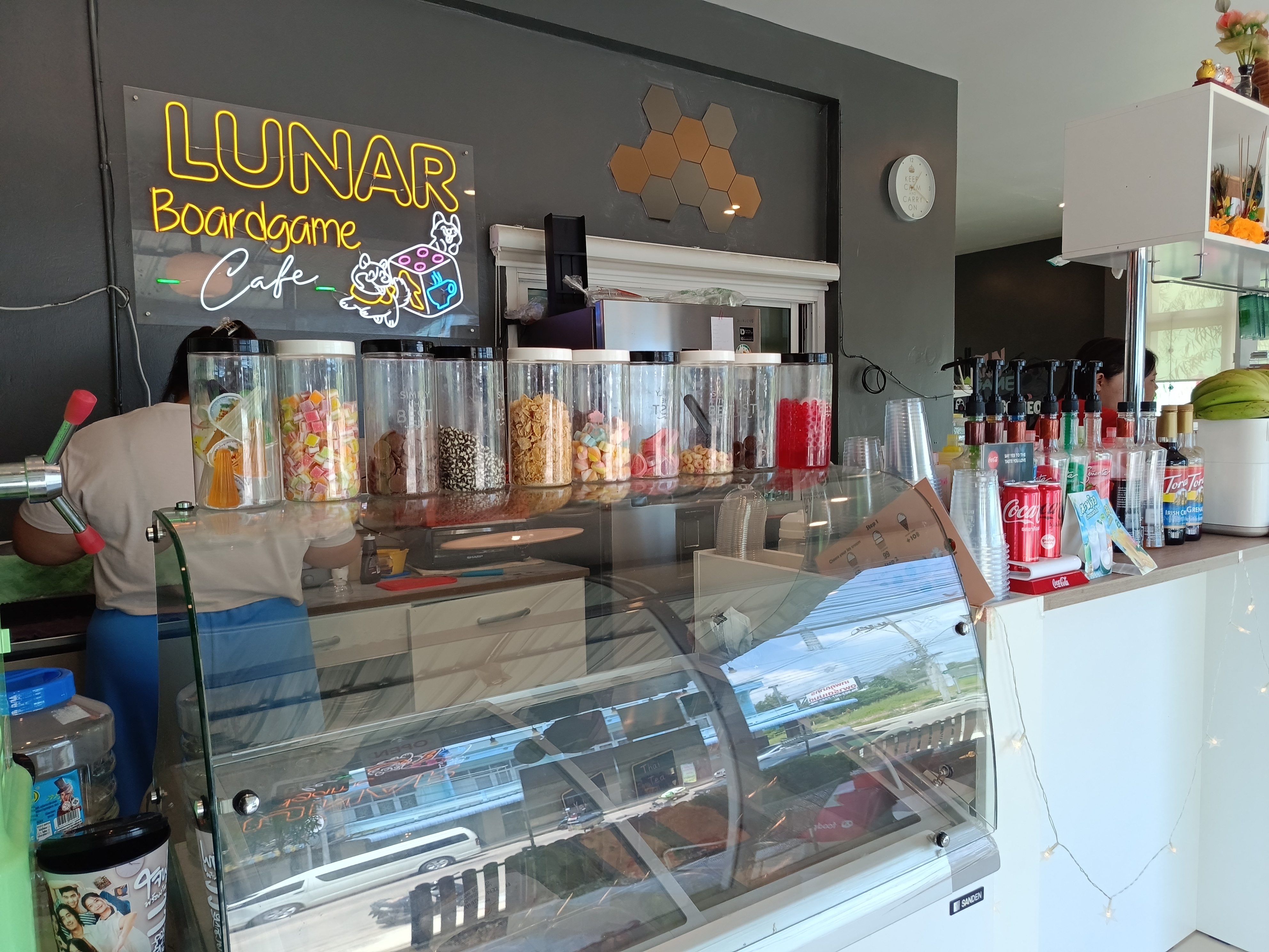 Lunar board game & cafe