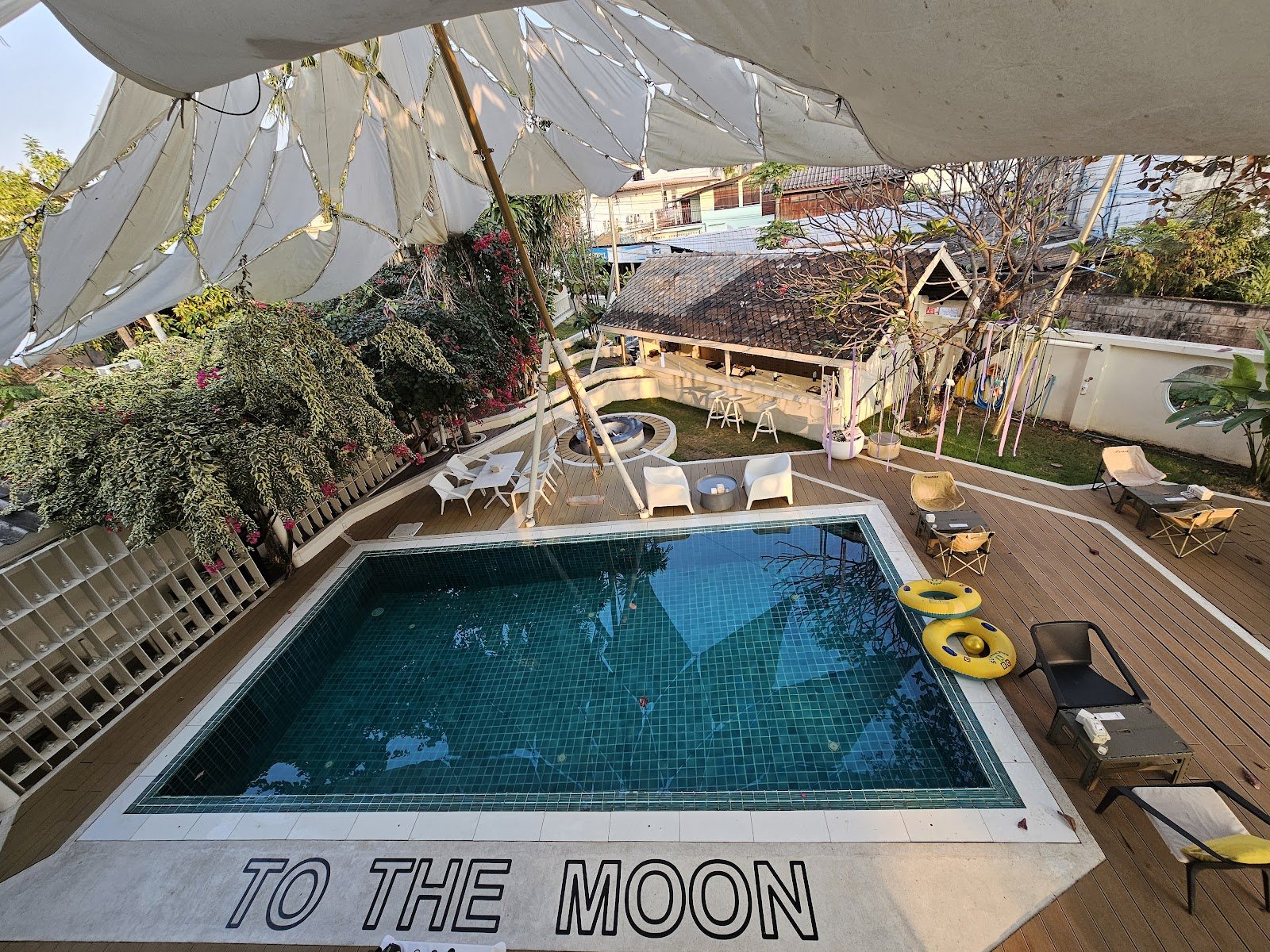 To The Moon Guesthouse