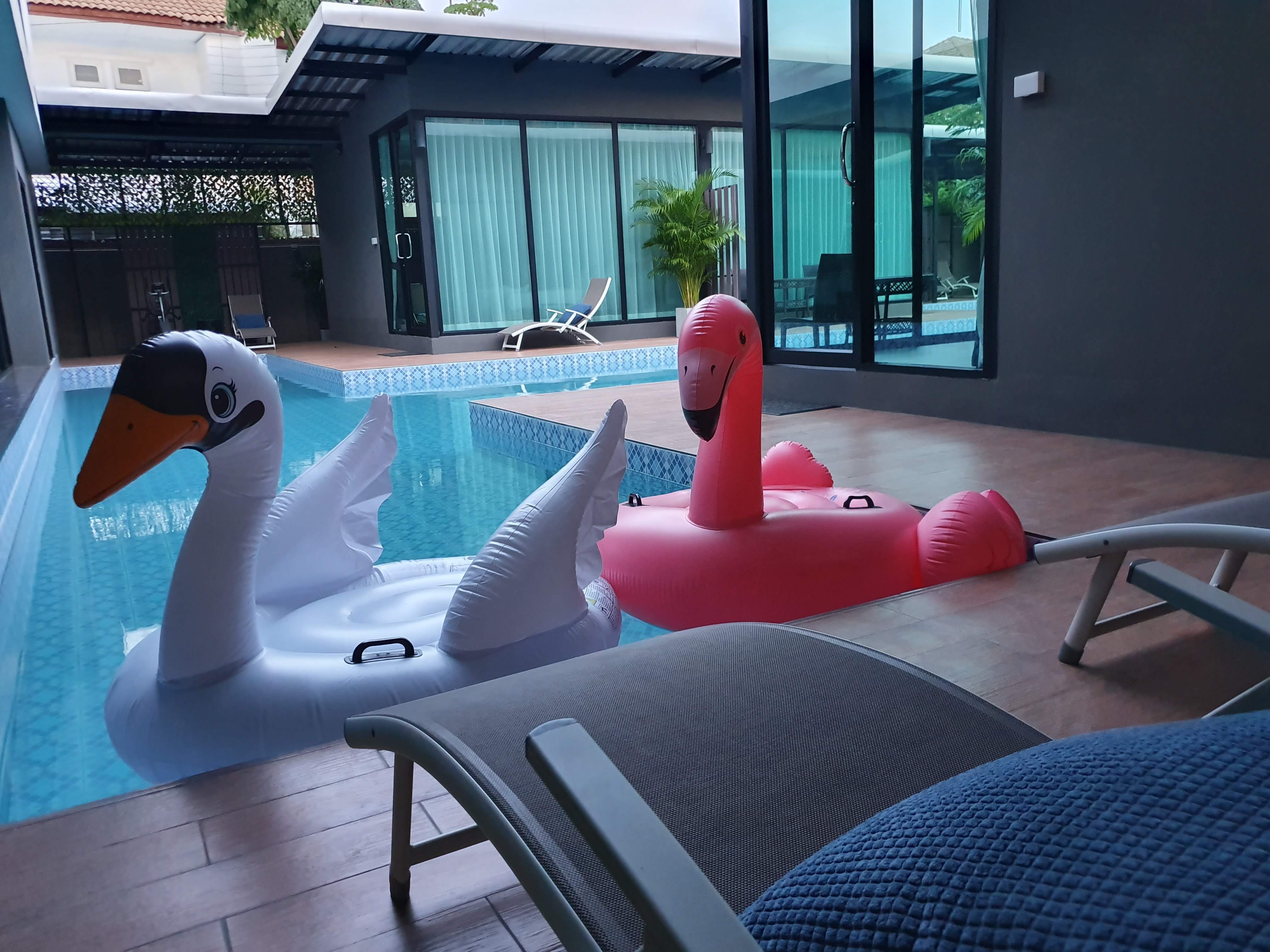 Atside Pool Villa (13 Rooms)