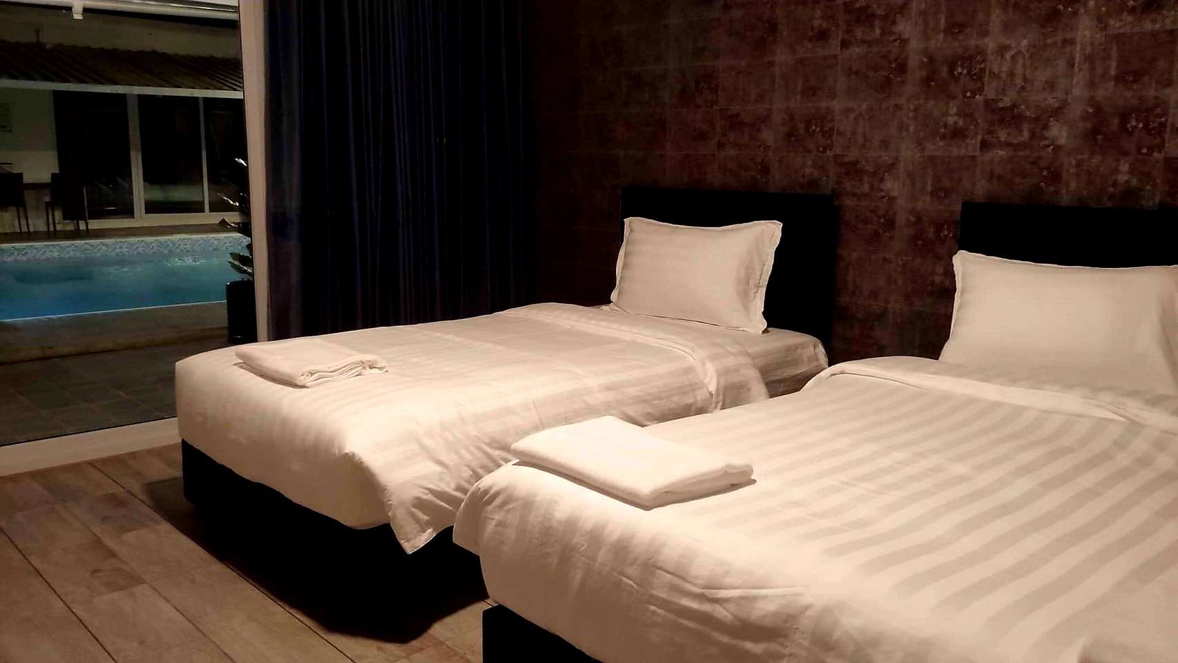 Atside Pool Villa (9 Rooms)