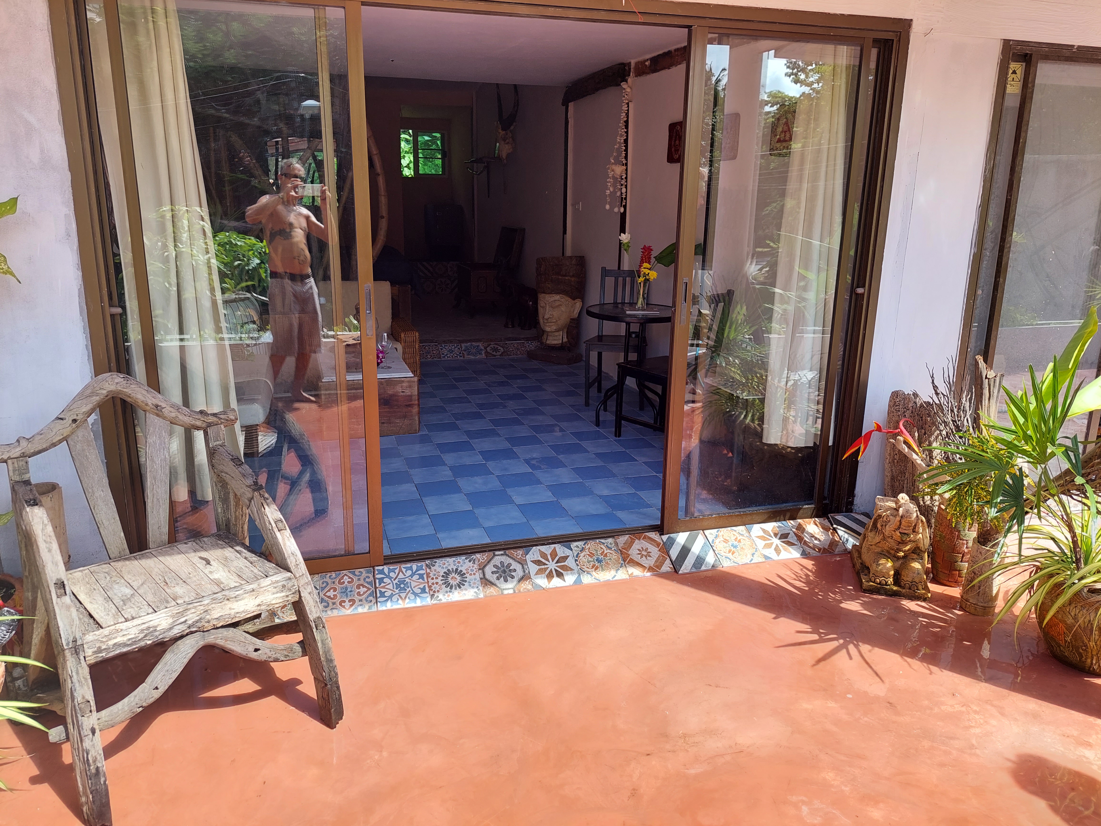 Baan Si Khao YANUI