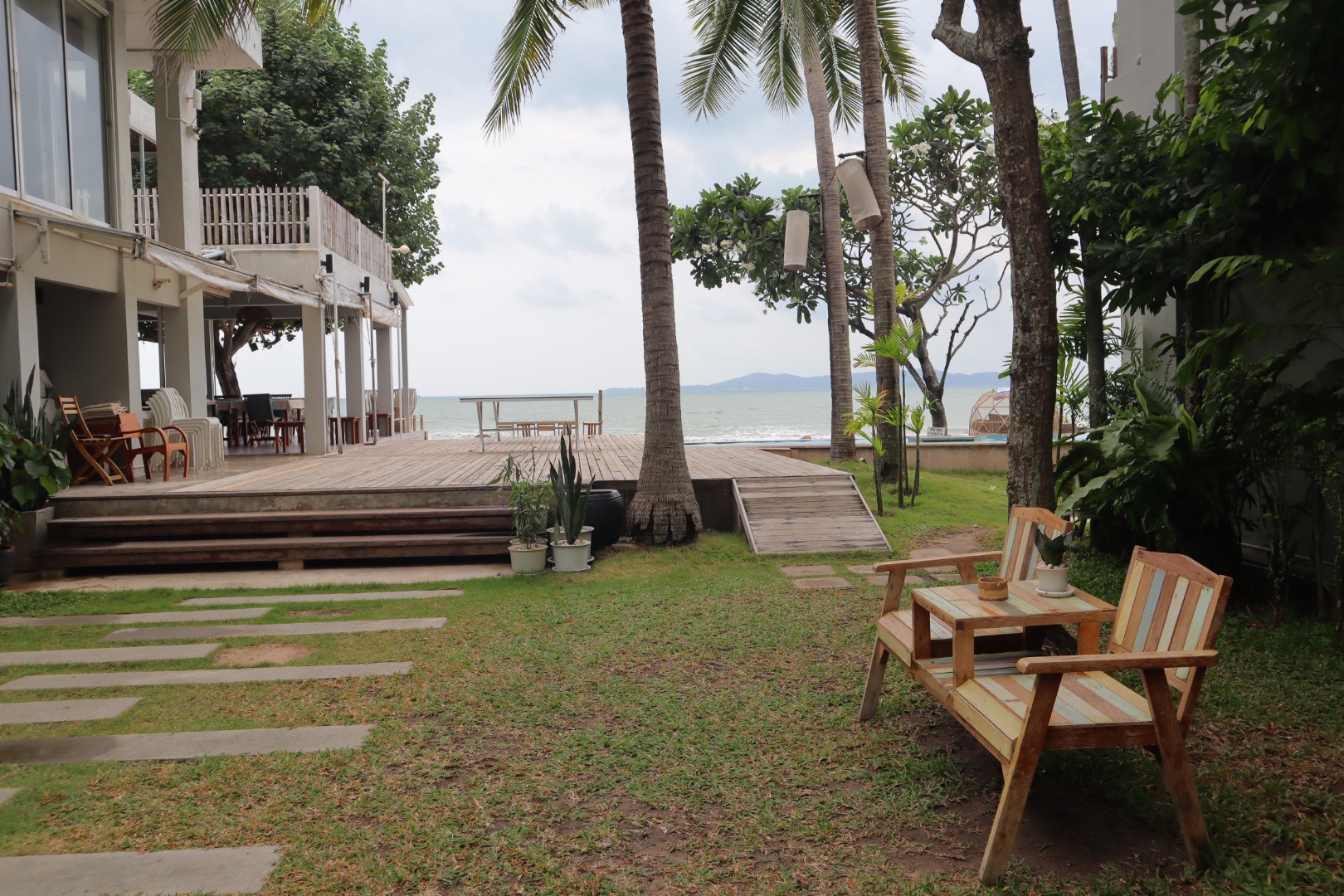Bari Lamai Resort