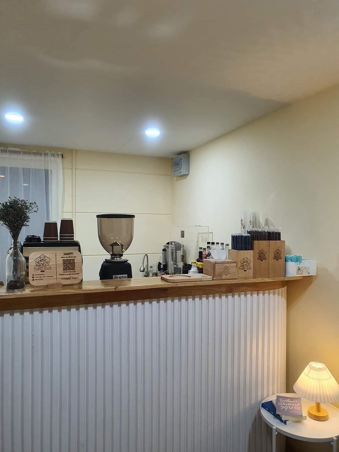 Three Dogs Cafe